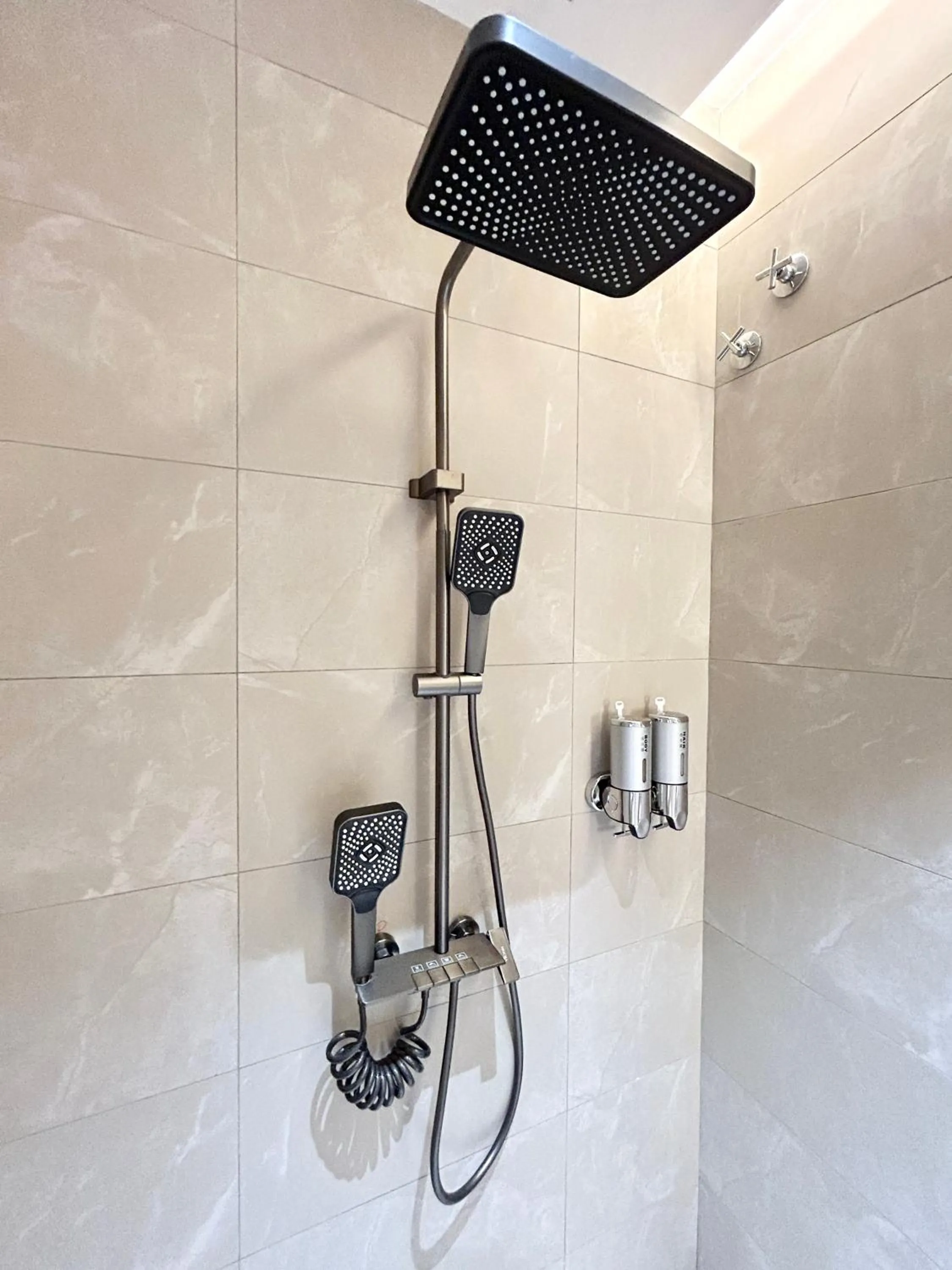 ONE18 Boutique Hotel