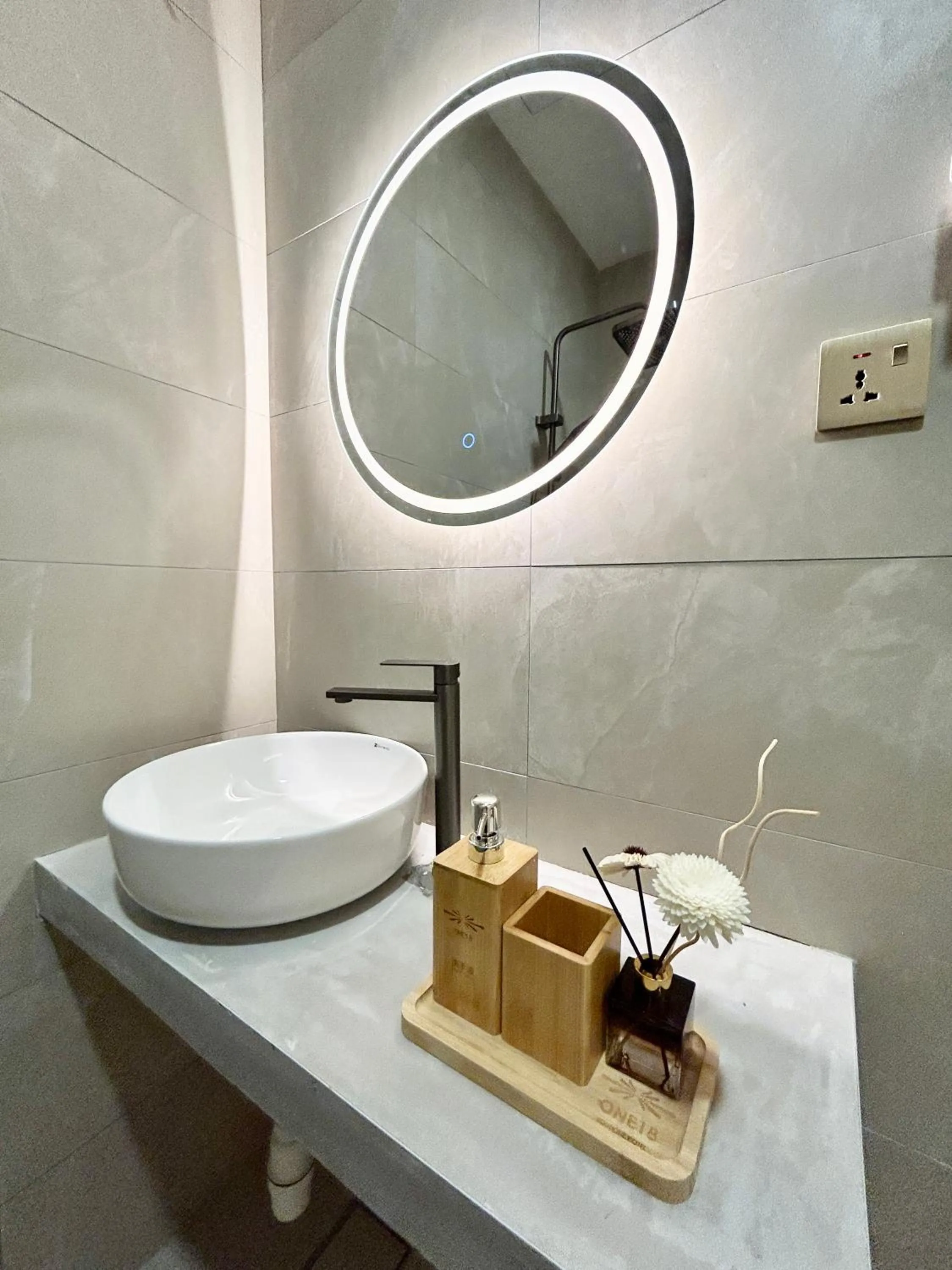 ONE18 Boutique Hotel