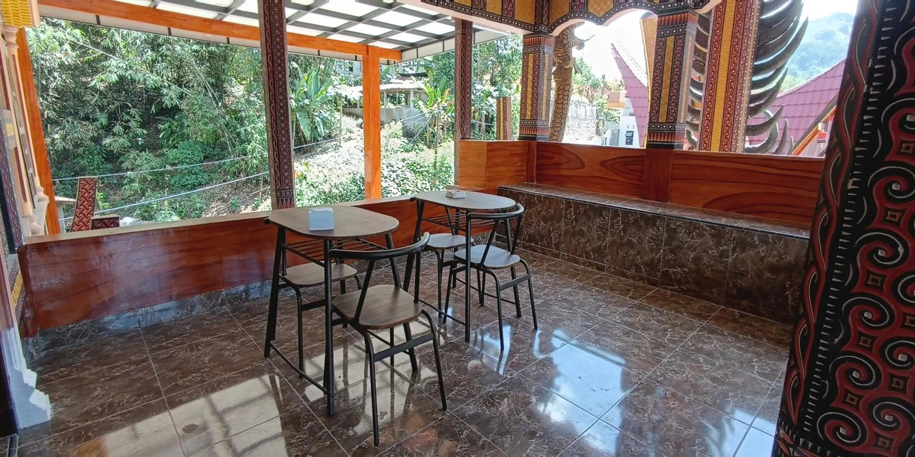 Restaurant/places to eat in Hotel Lallangan