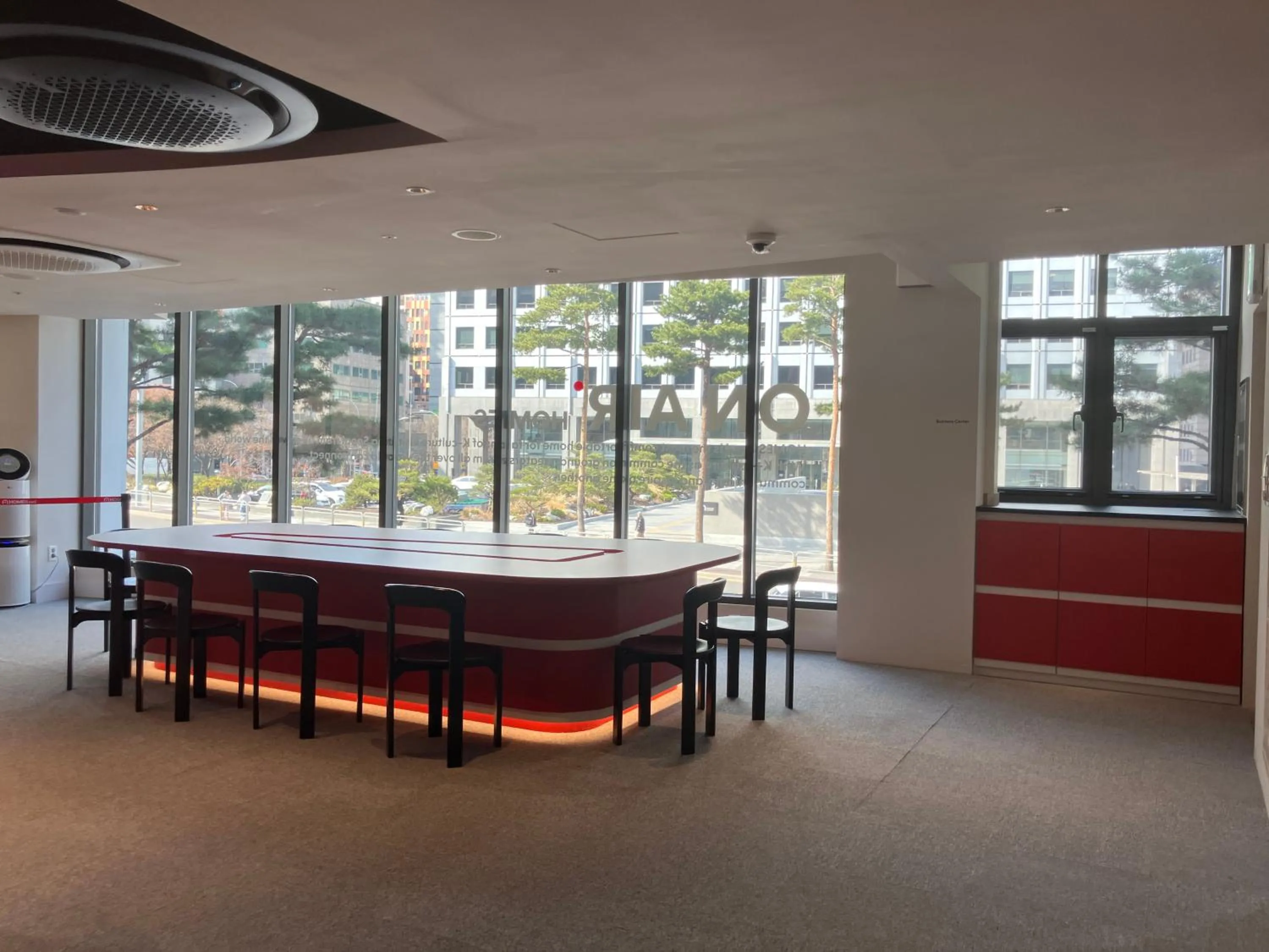 Communal lounge/ TV room in HOMES Red Myeongdong