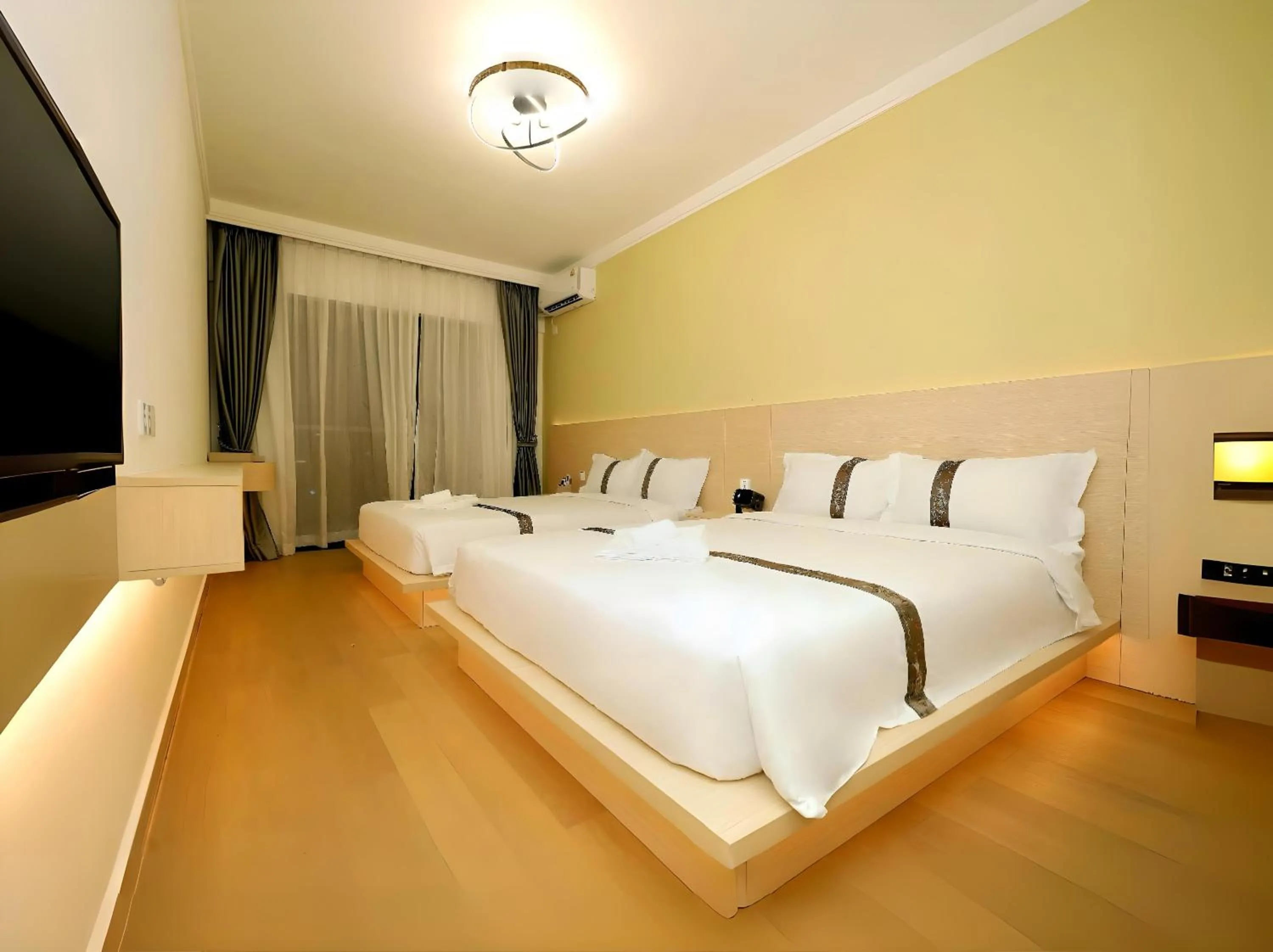 Photo of the whole room, Bed in X One Hotel