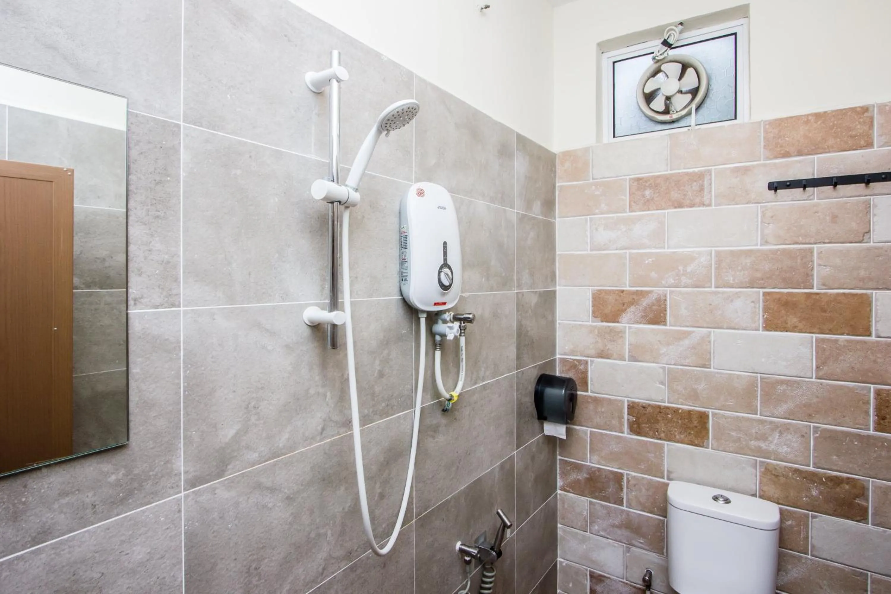 Shower in Surprised Homestay by uBook