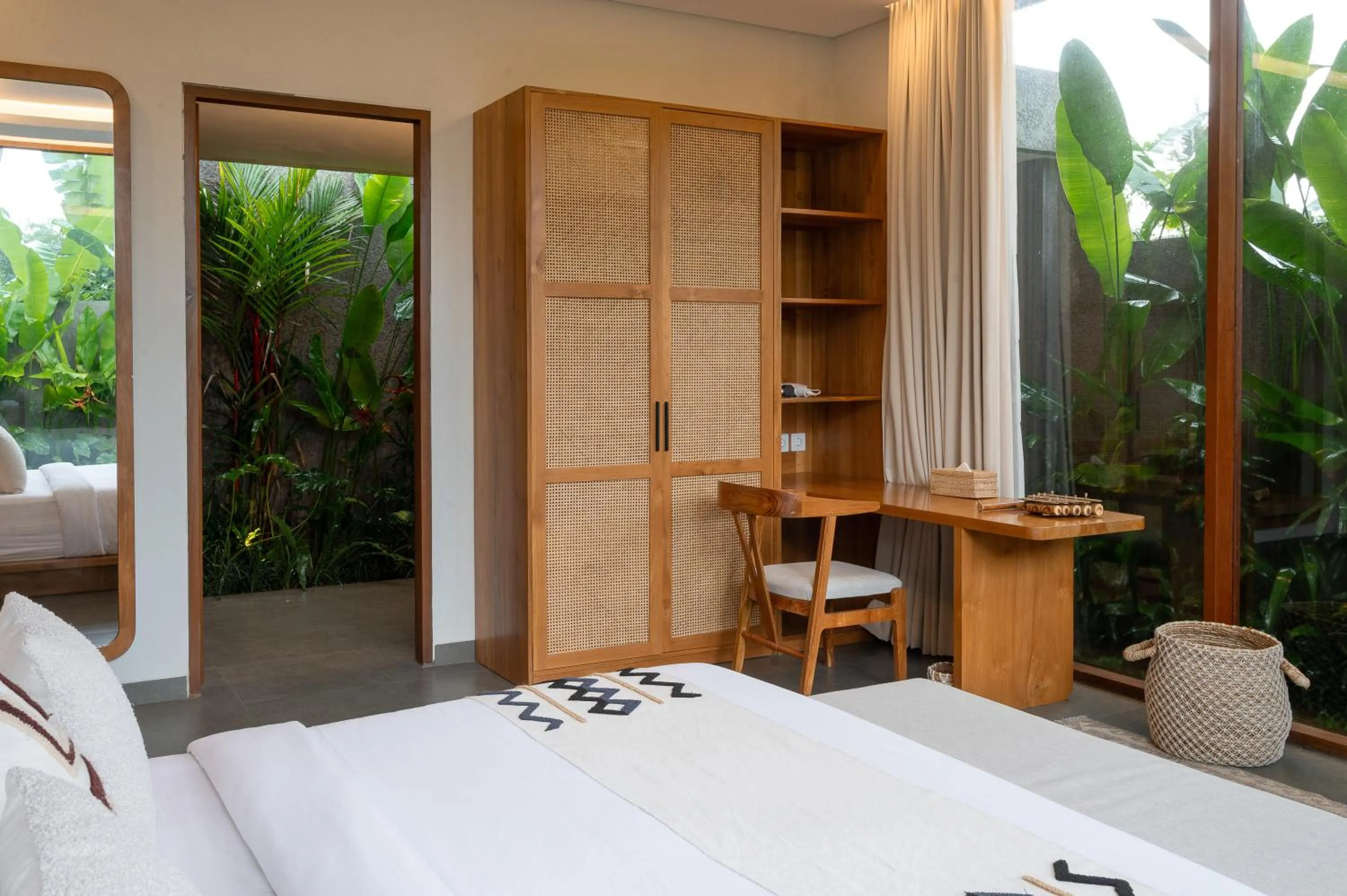 Bed in Villa Suarga Des Anicca