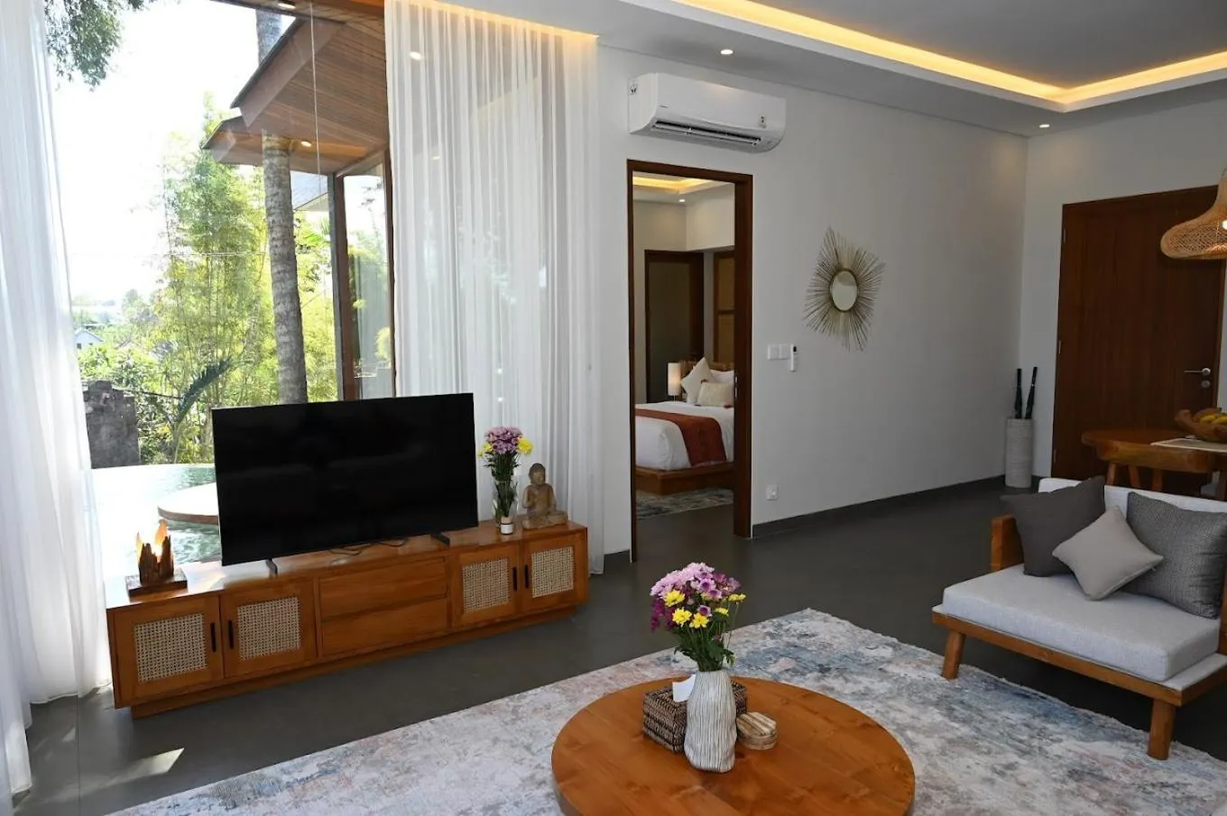 TV and multimedia in Villa Suarga Des Anicca