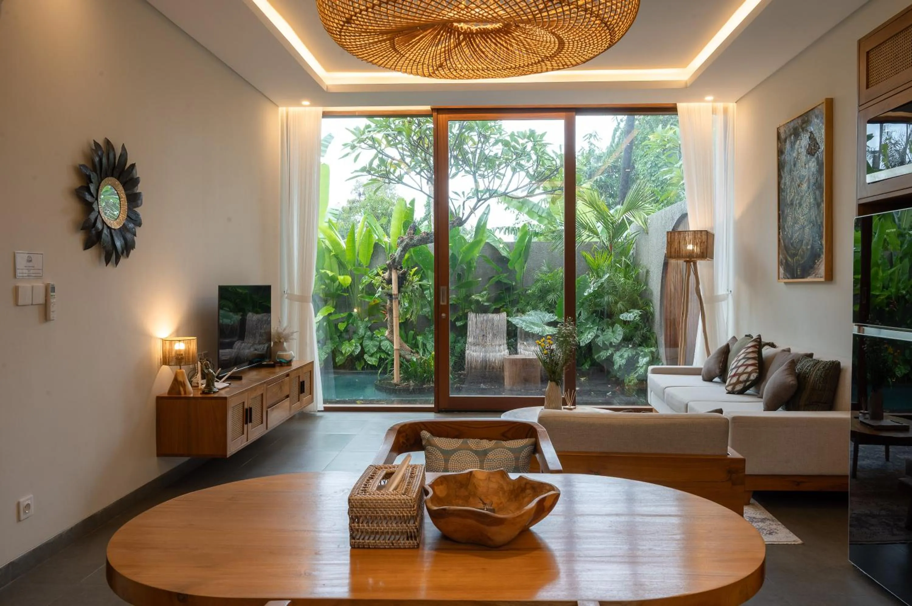 Garden in Villa Suarga Des Anicca