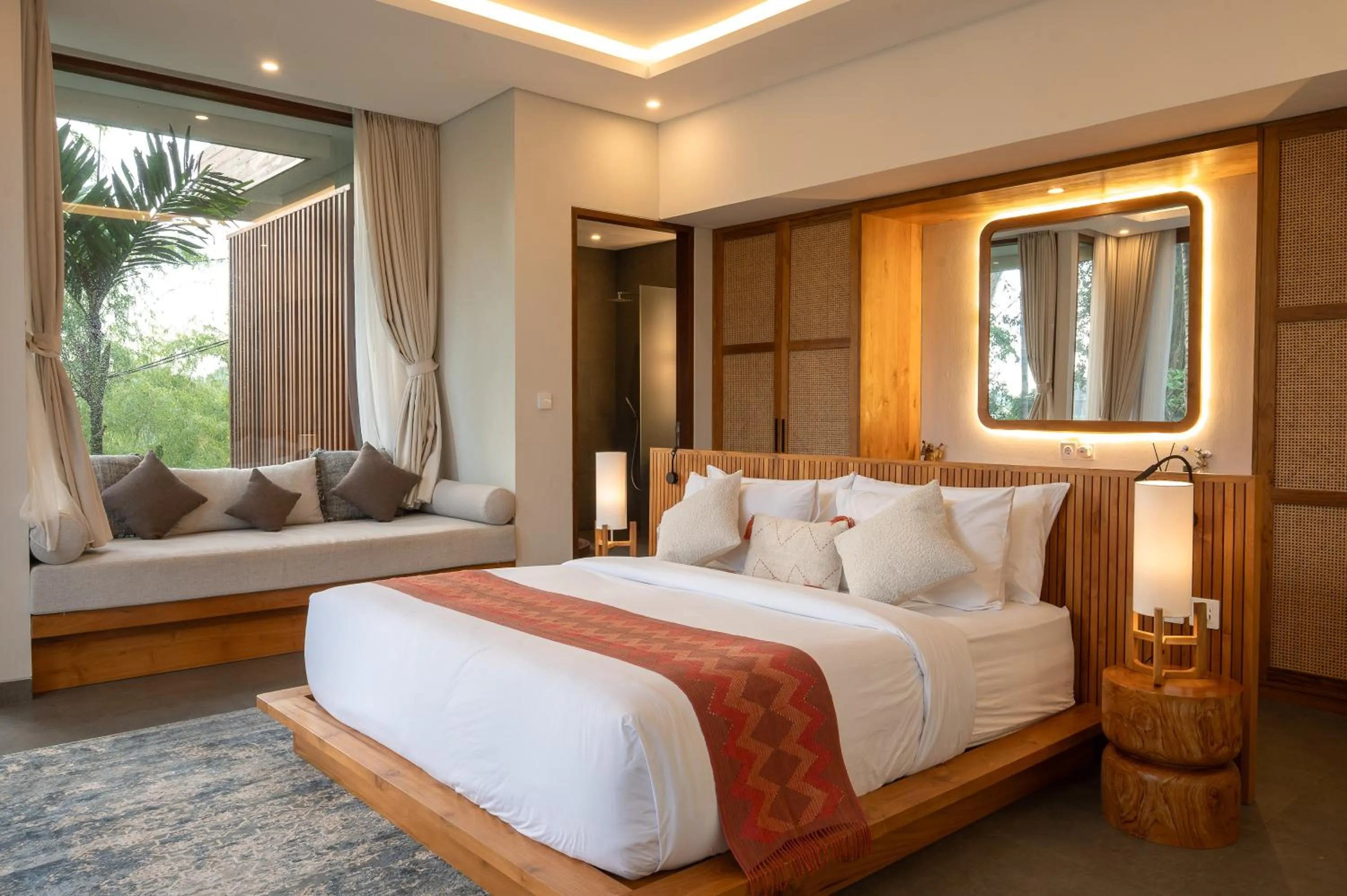 Bed in Villa Suarga Des Anicca