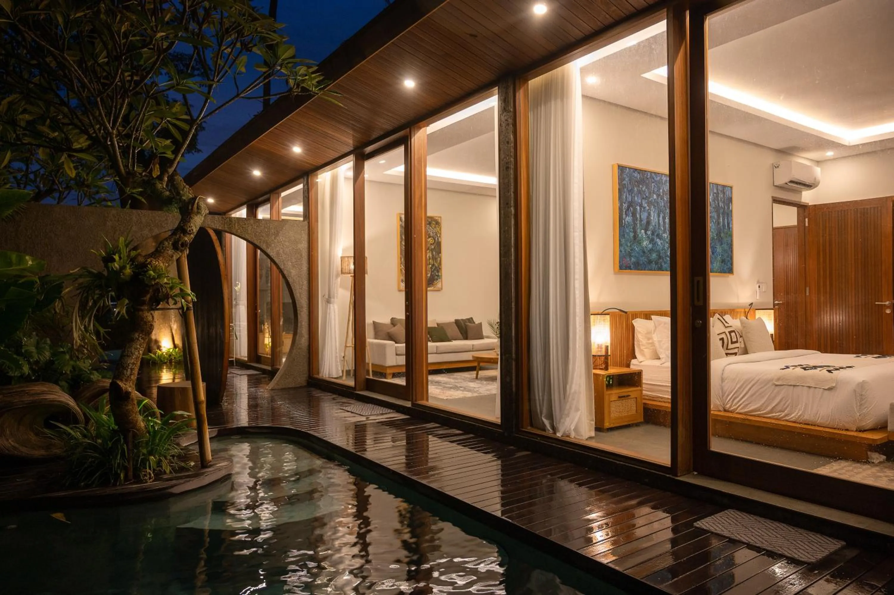 Bed in Villa Suarga Des Anicca