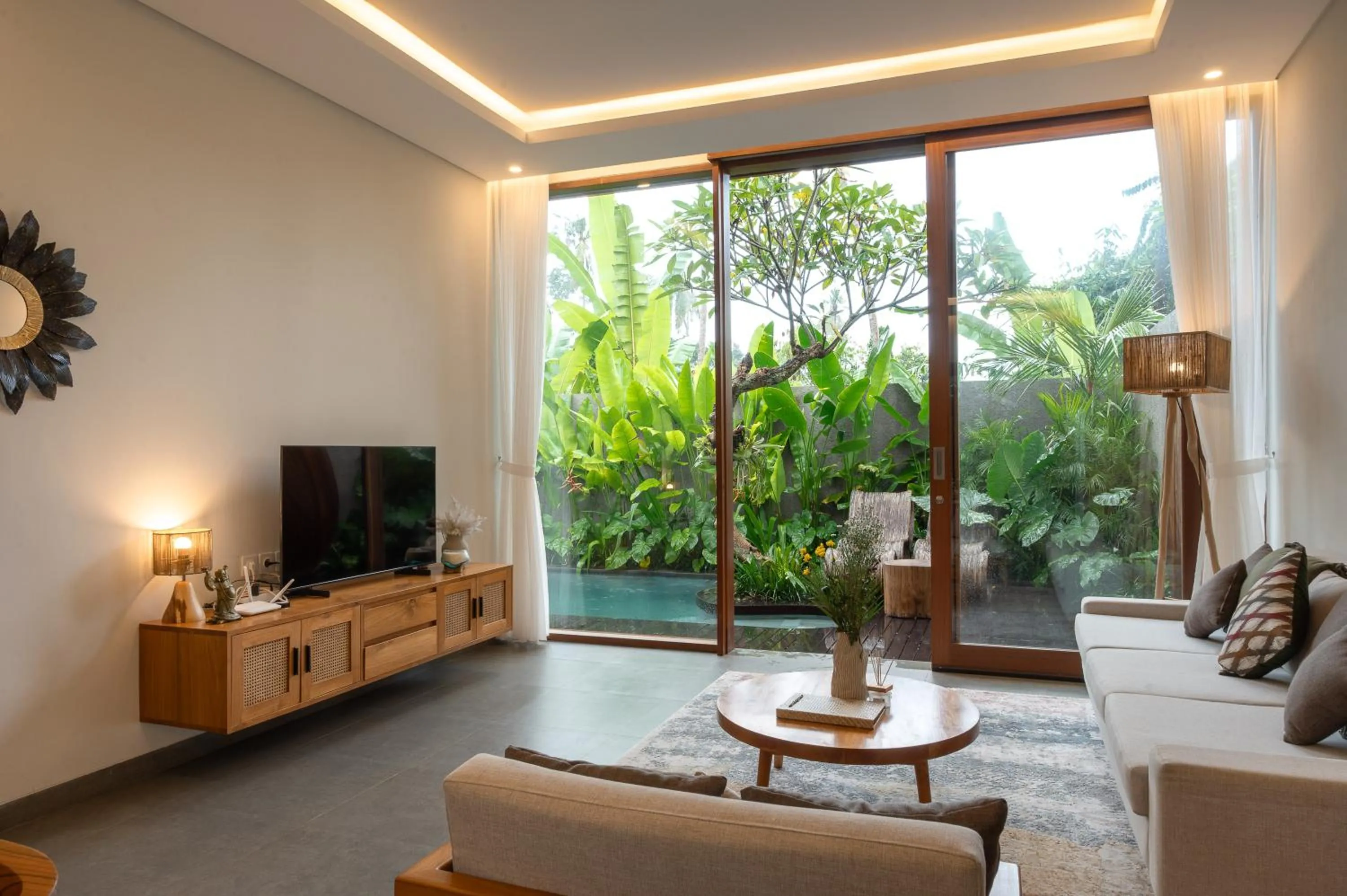 Garden in Villa Suarga Des Anicca