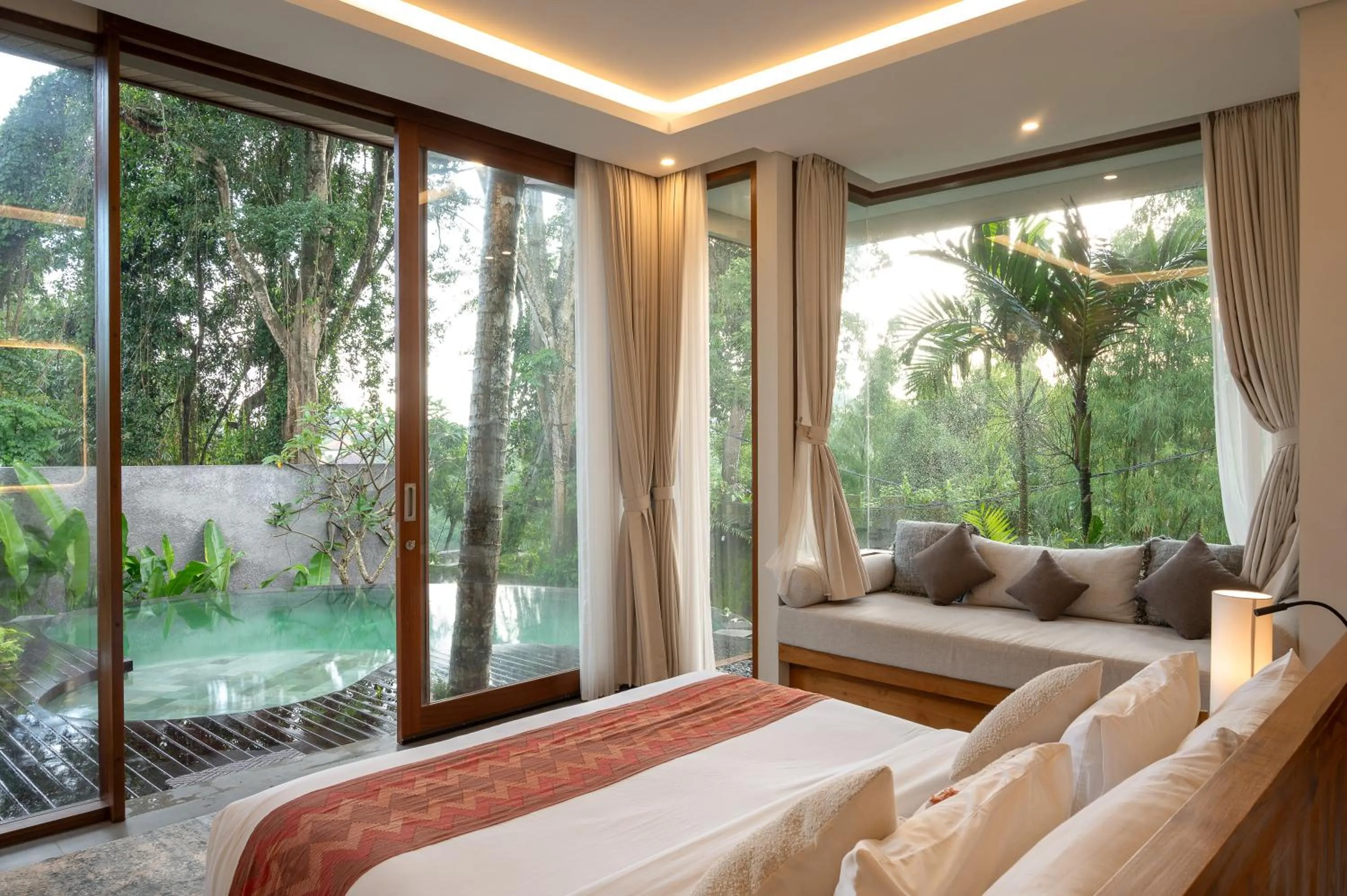 Bed in Villa Suarga Des Anicca