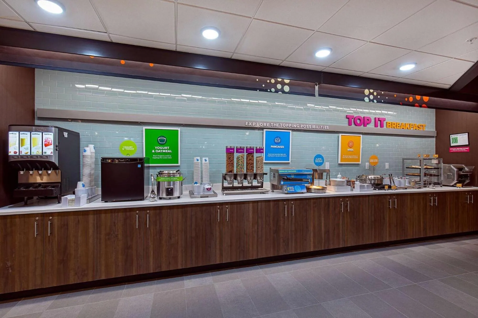 Food and drinks in Tru By Hilton Stockbridge