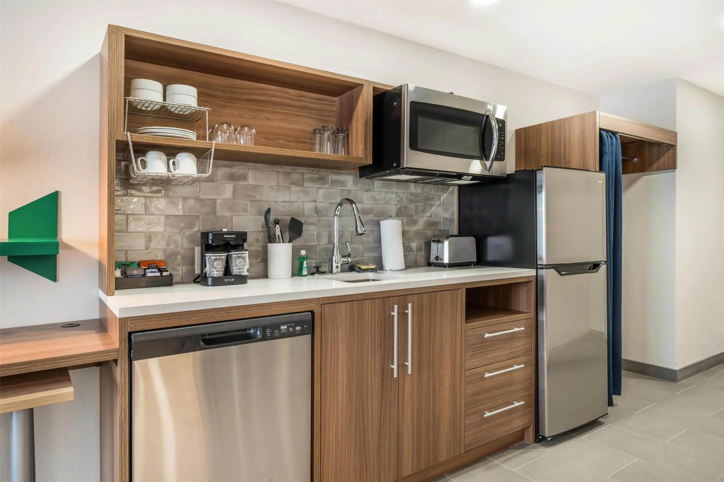 Kitchen or kitchenette in Home2 Suites By Hilton Harrisonburg University