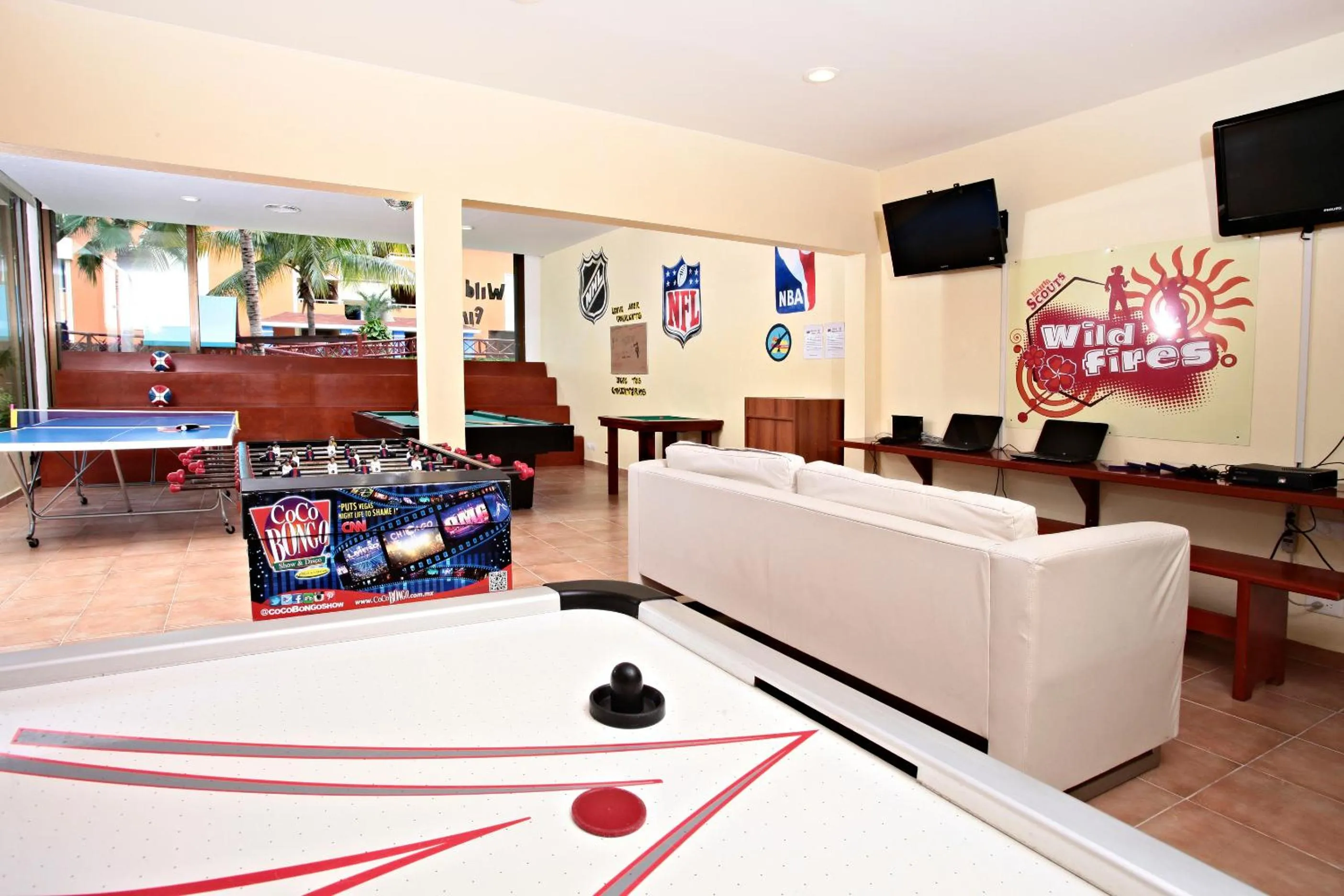 Communal lounge/ TV room in Bahia Principe Grand Coba - All Inclusive