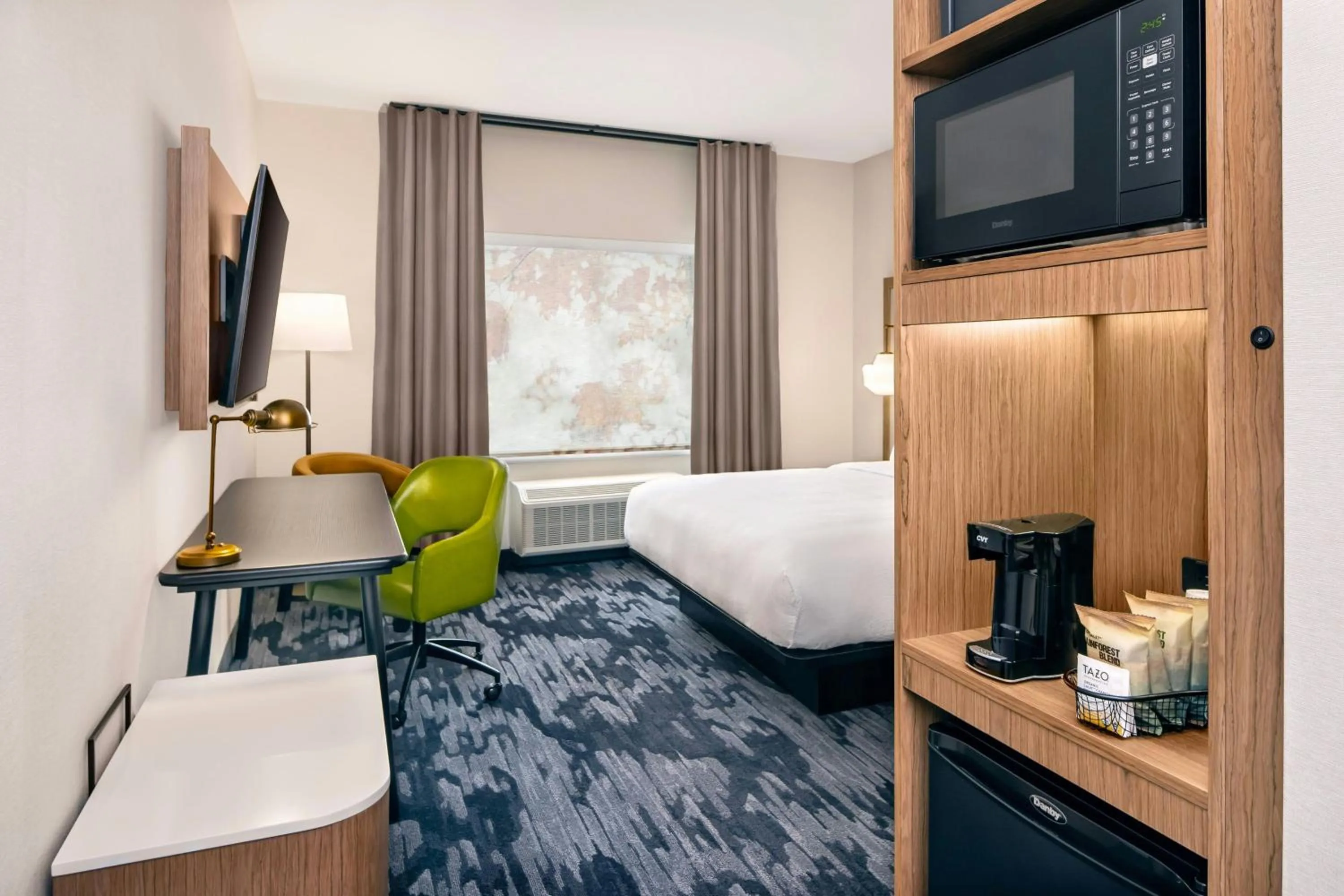 Photo of the whole room, Bed in Fairfield by Marriott Inn & Suites Gravenhurst Muskoka