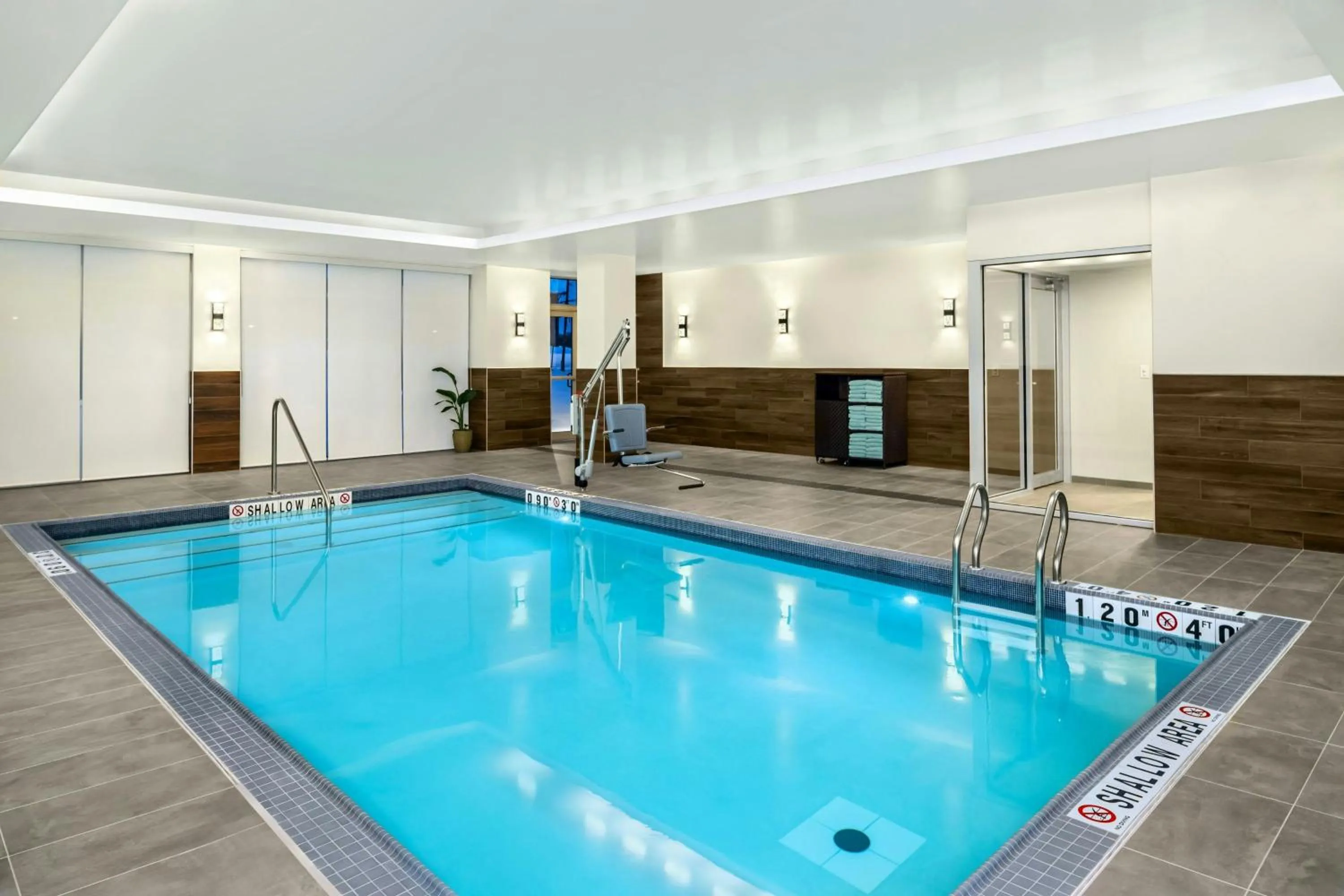 Swimming pool in Fairfield by Marriott Inn & Suites Gravenhurst Muskoka