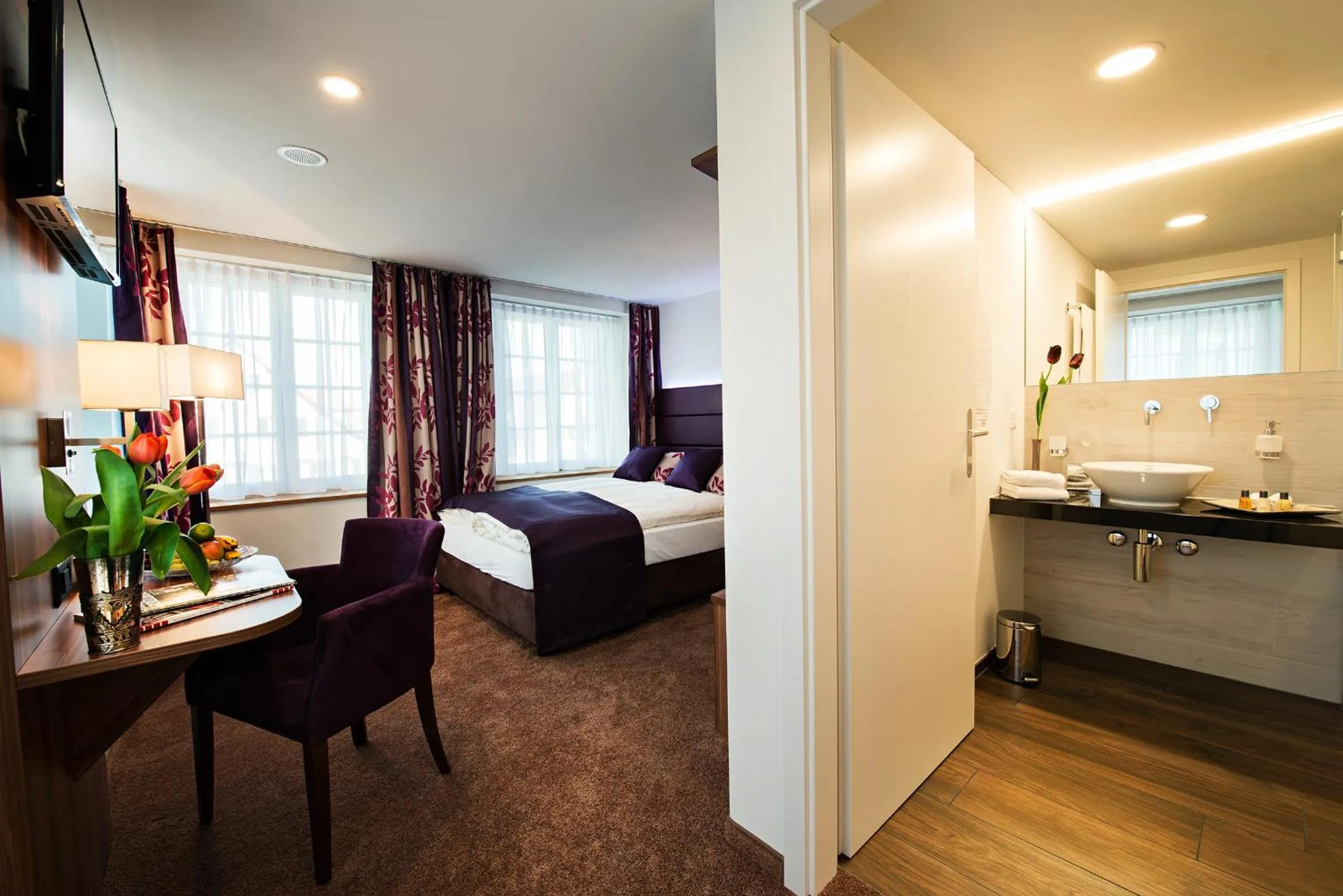 Bathroom, Bed in Gasthof zum Hecht