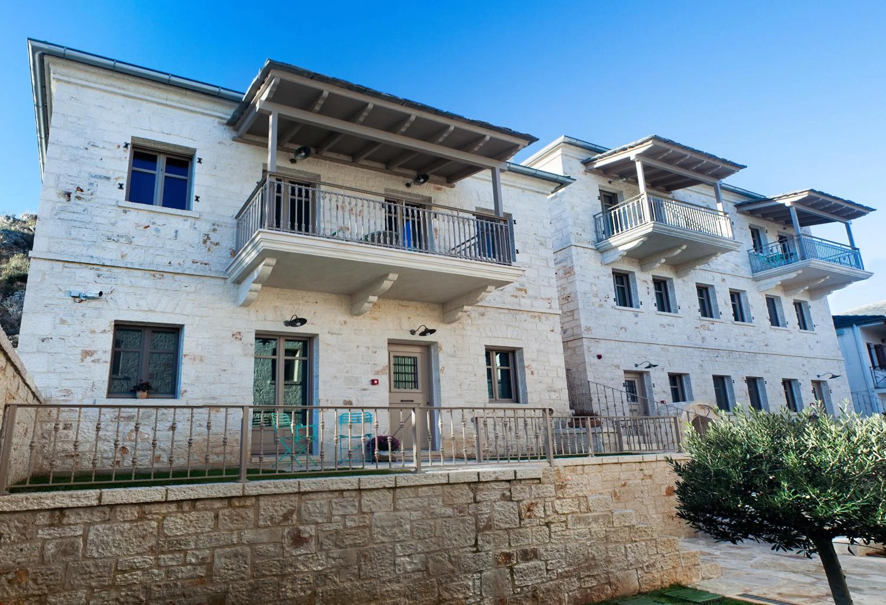 Facade/entrance in Haones Suites