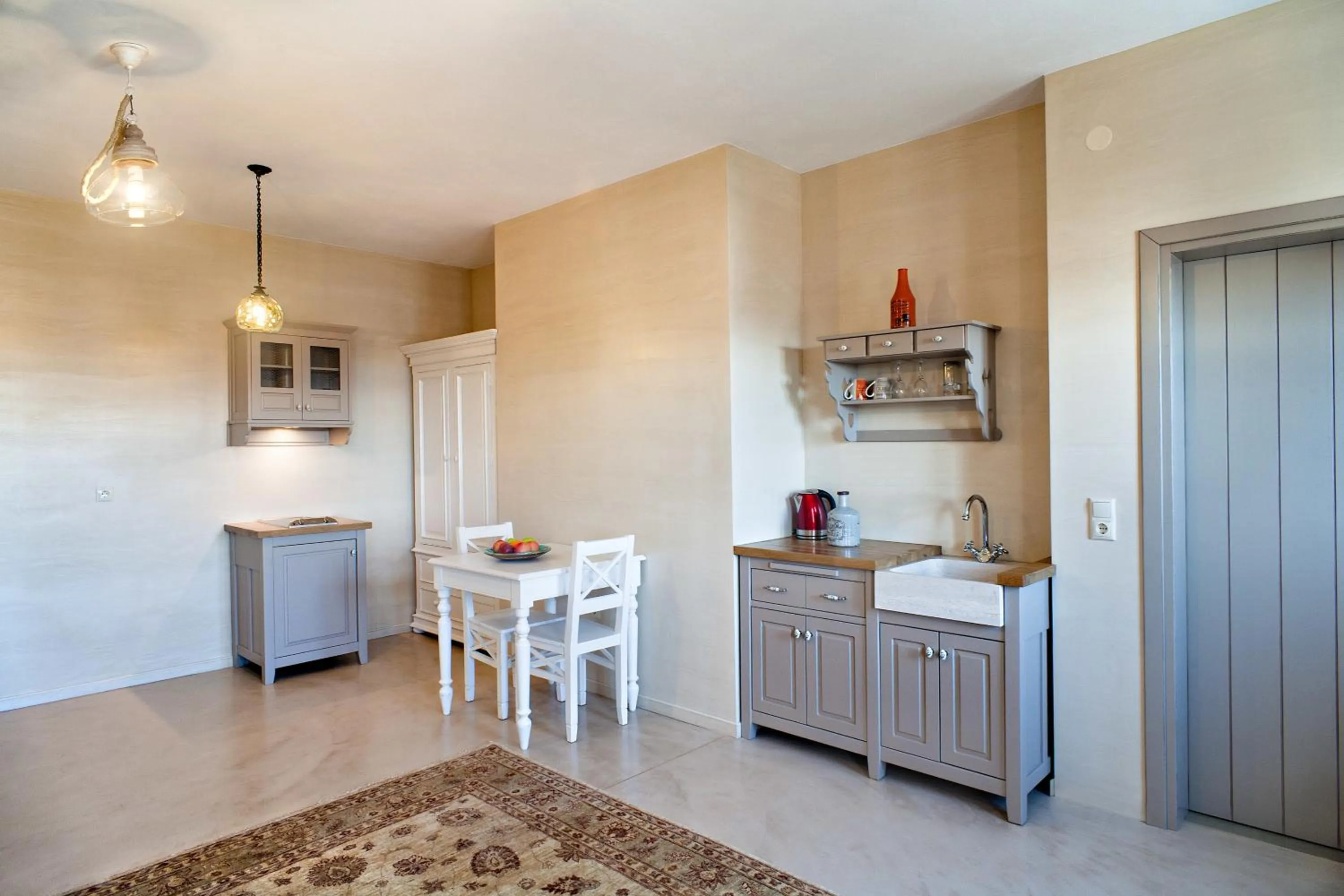 Kitchen or kitchenette in Haones Suites