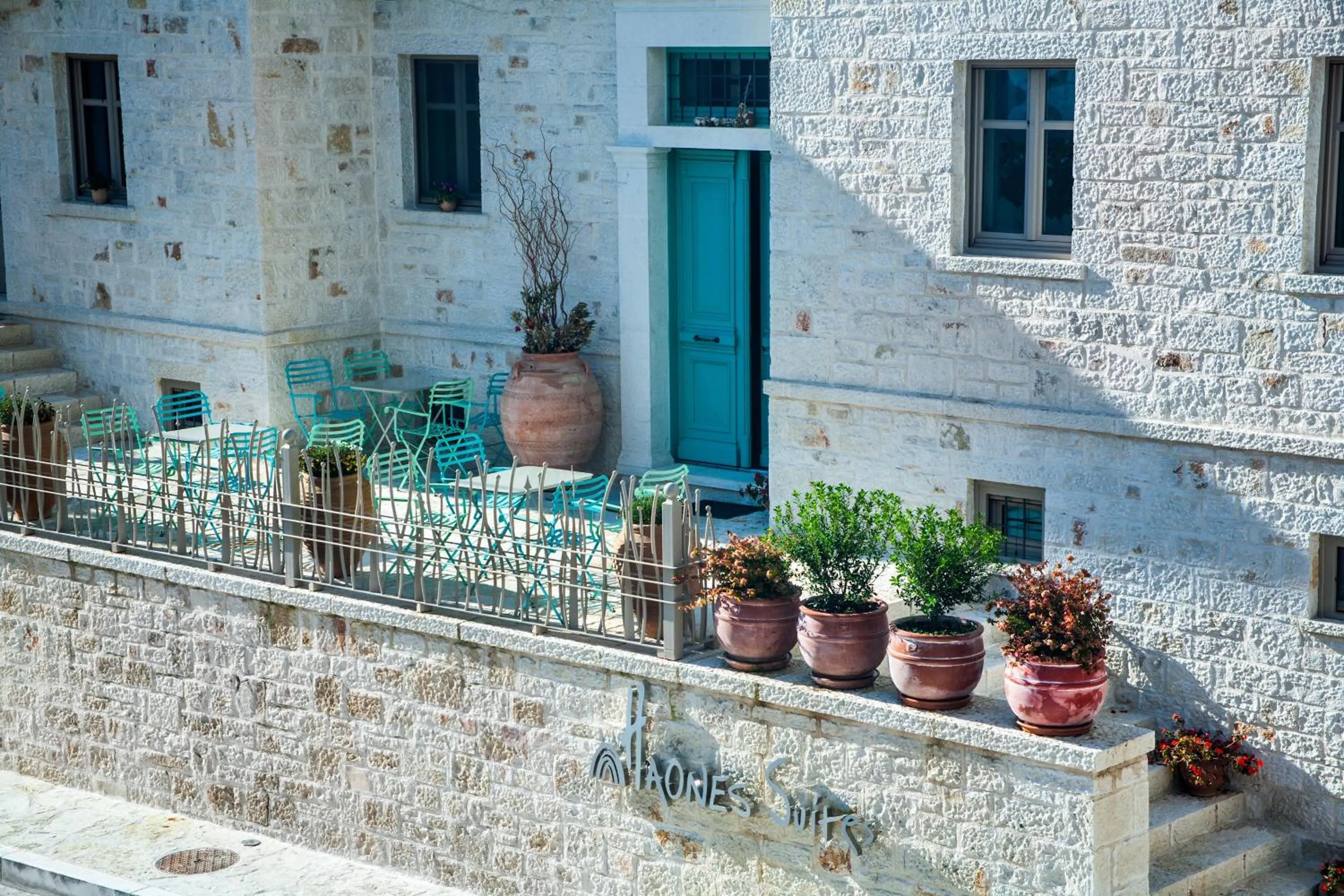 Facade/entrance in Haones Suites