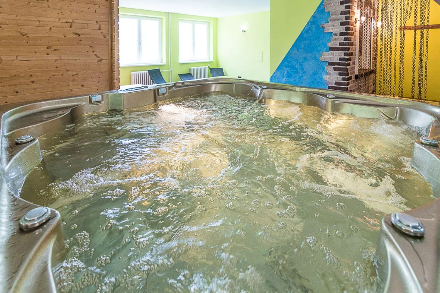 Hot Tub in Penzion Vápenka