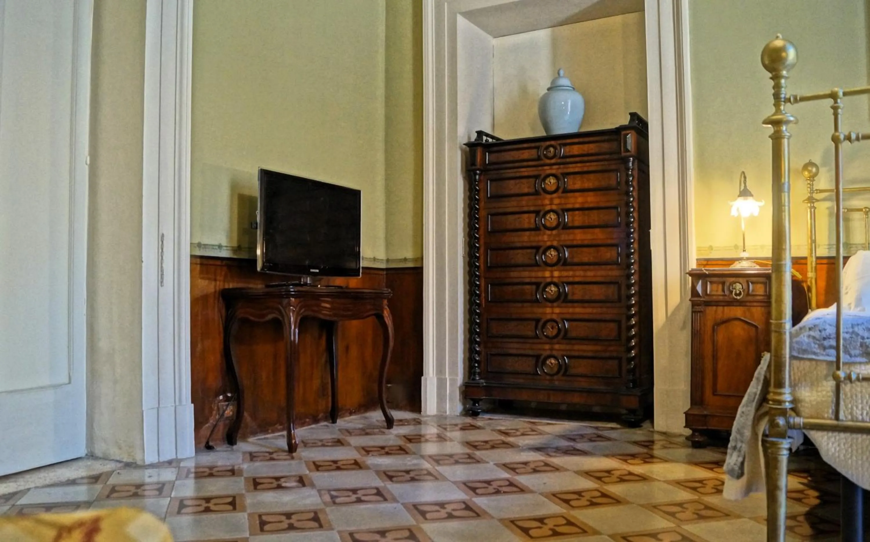 TV and multimedia in Historical Suites VVM
