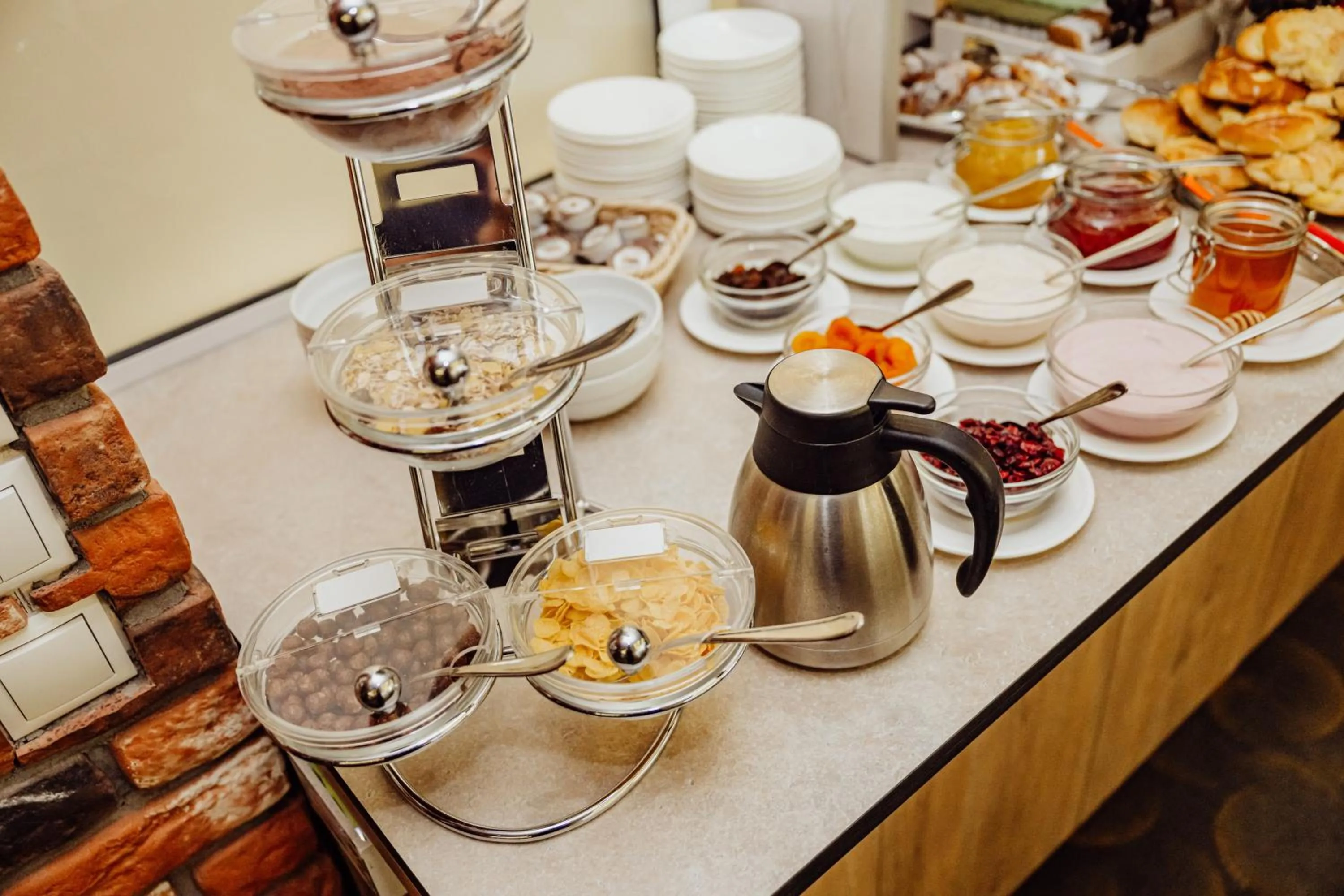 Buffet breakfast in Hotel Na Skarpie