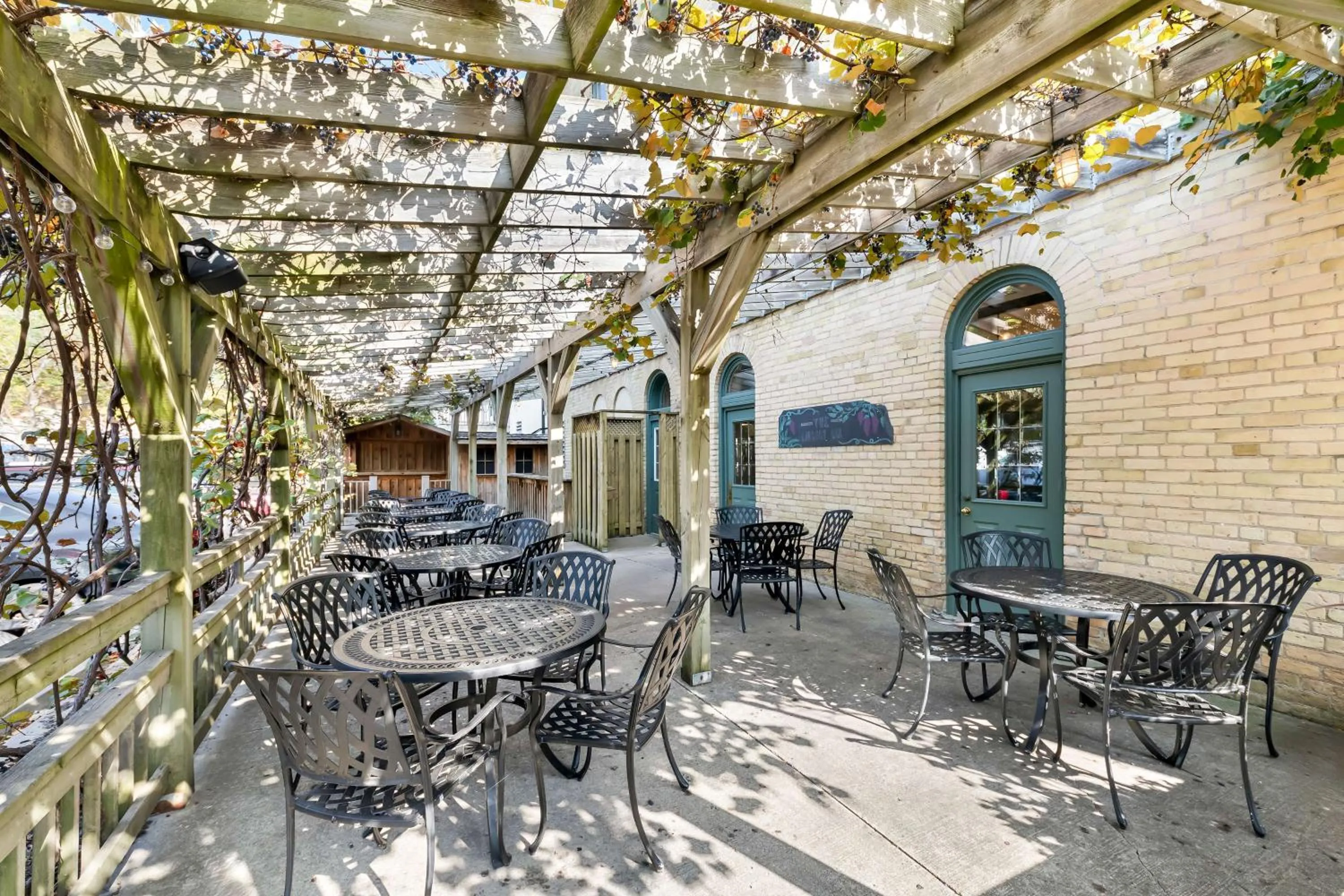 Property building in The Arlington Hotel - BW Signature Collection