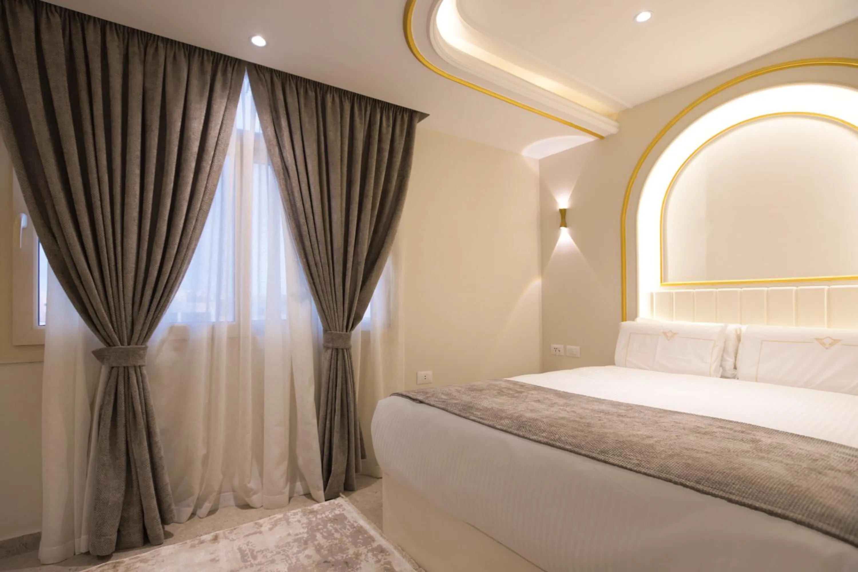 Bed in Pyramids Plateau Hotel