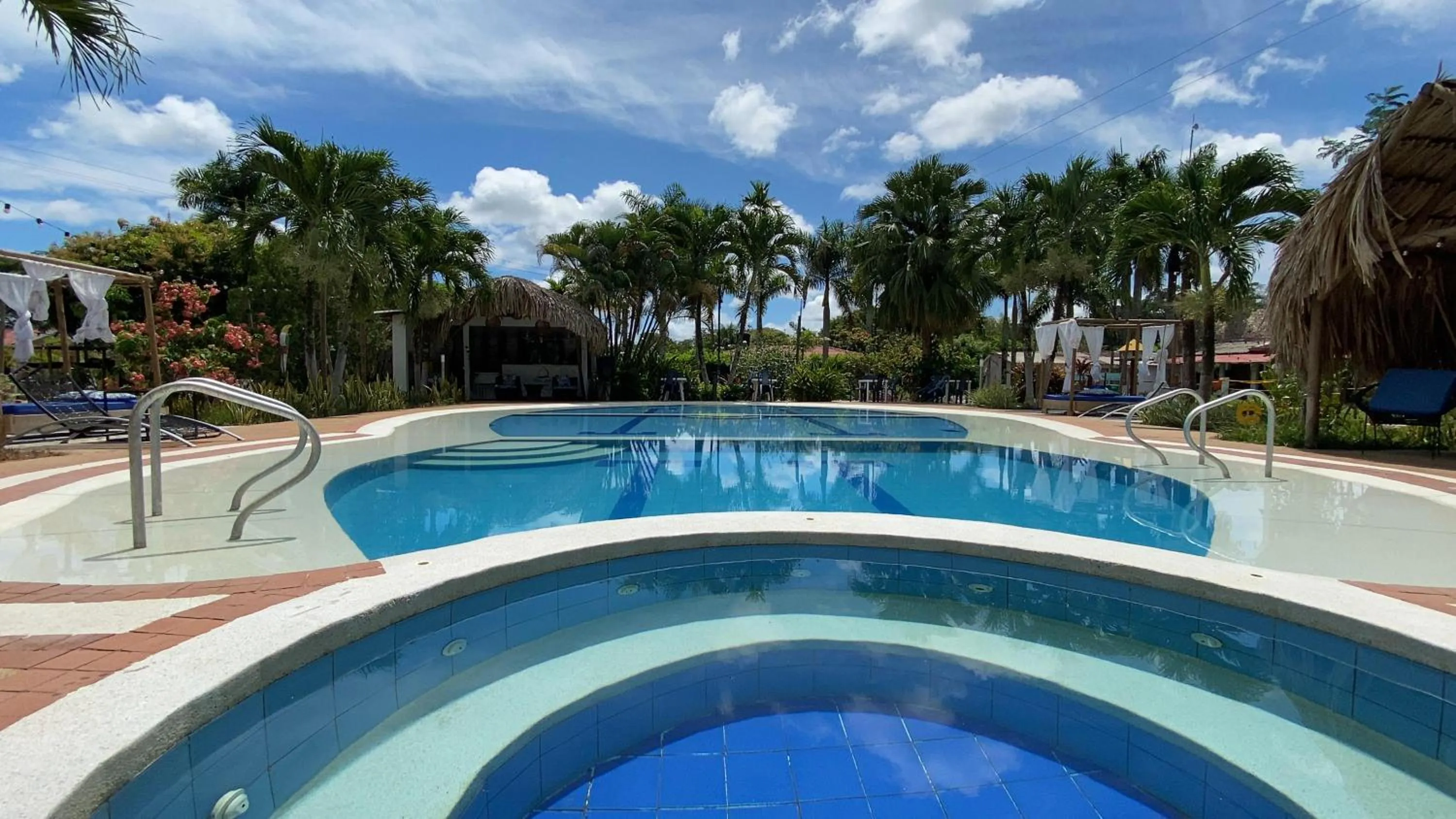 Swimming pool in Hotel Rosalinda Campestre del Llano