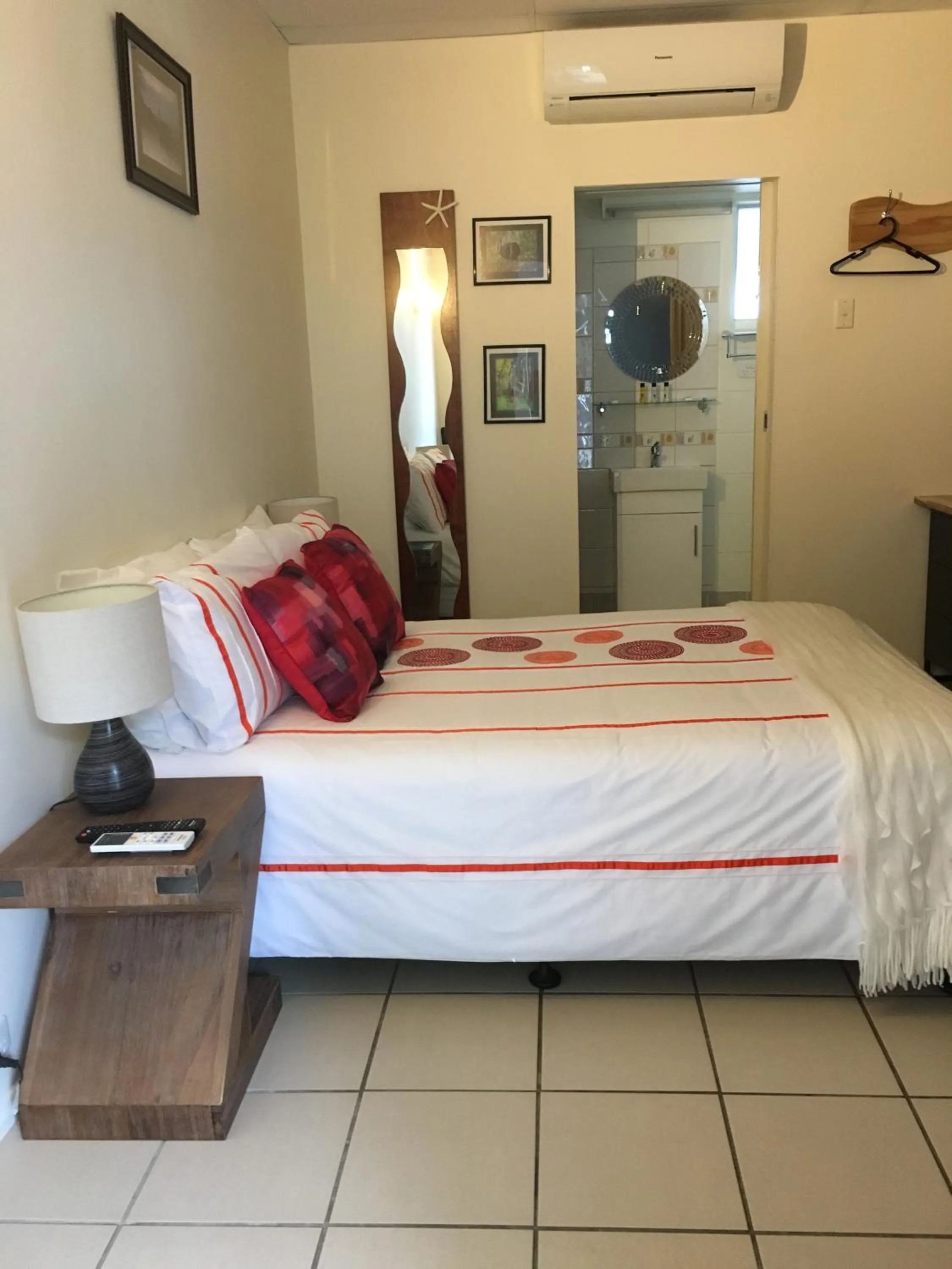 Bed in Black Marlin Motel