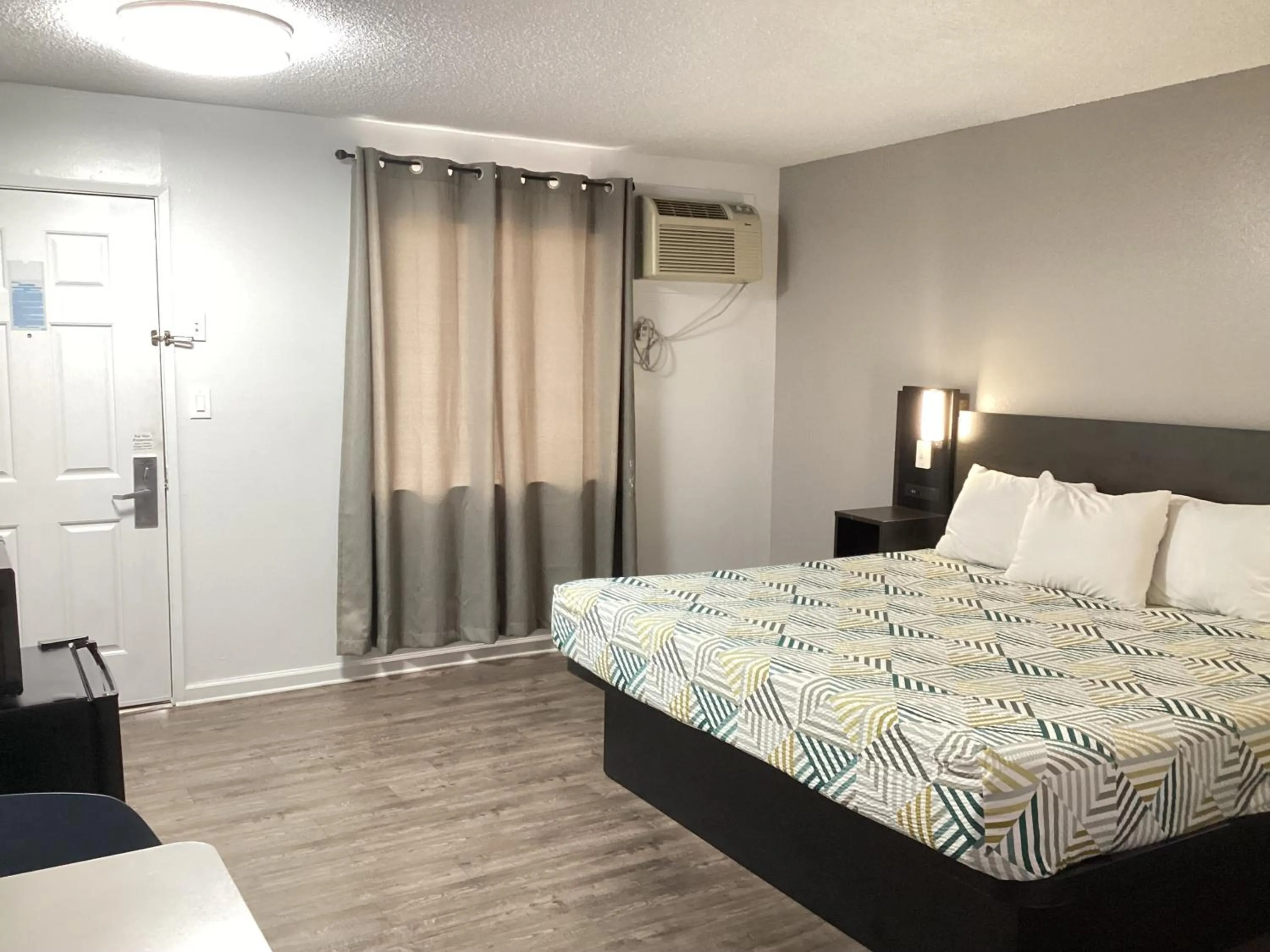 Bed in Motel 6 Selma, CA