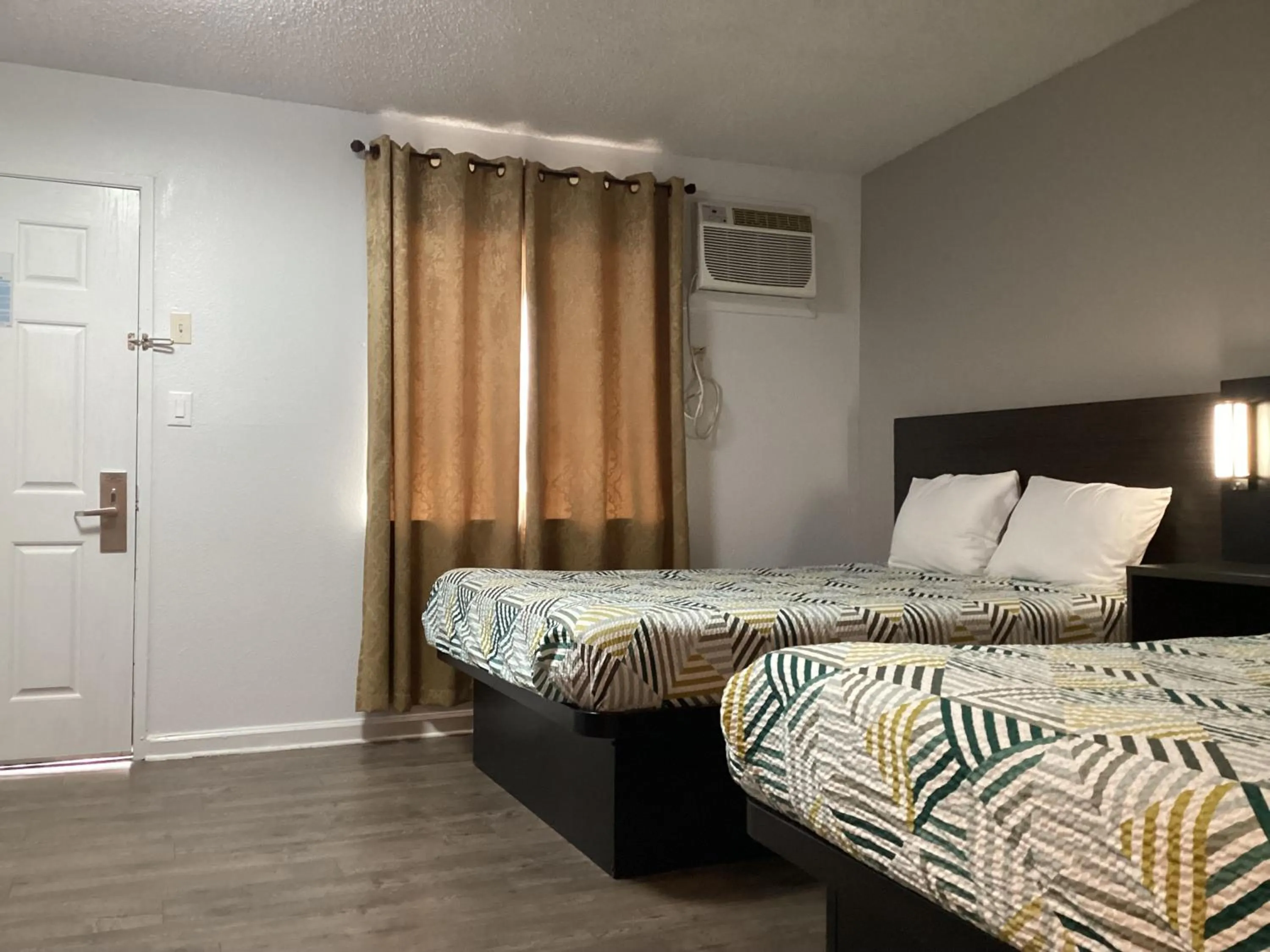 Bed in Motel 6 Selma, CA