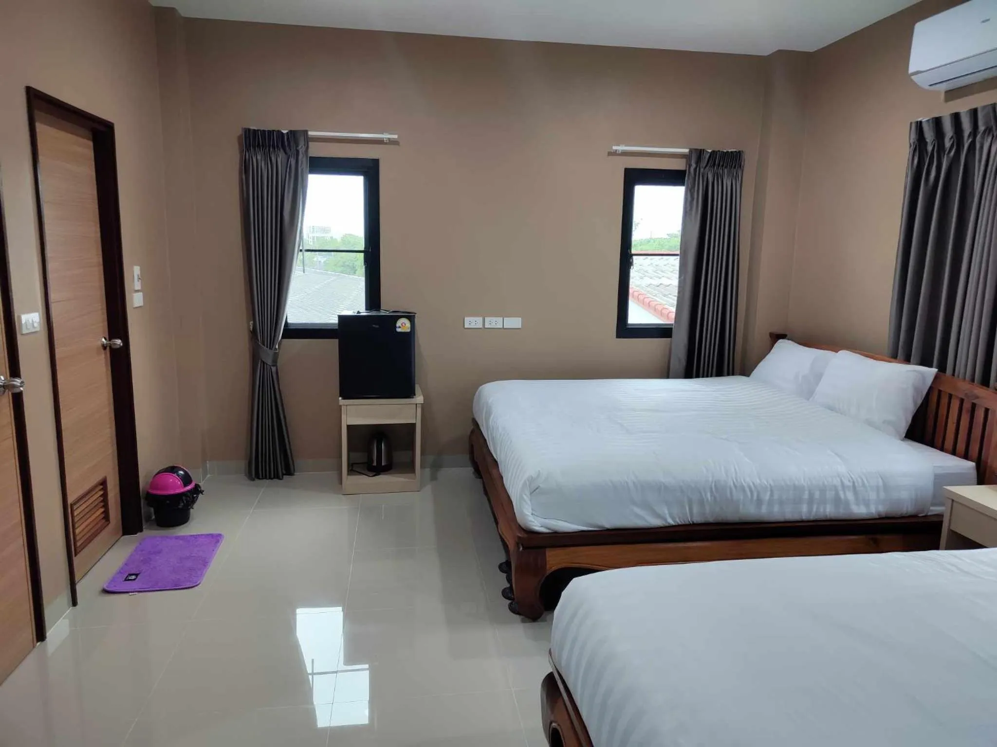 Bed in Modern House CNX