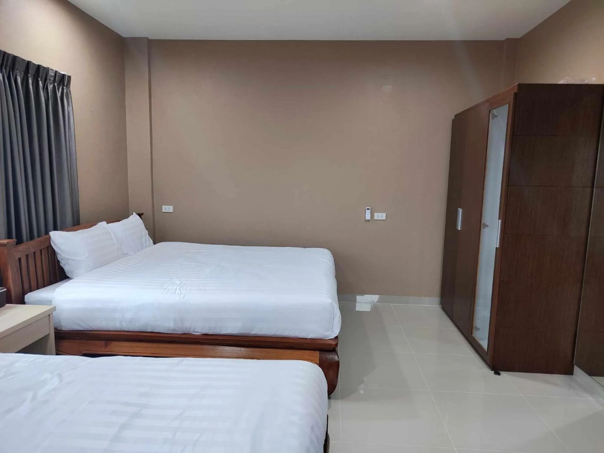 Bed in Modern House CNX