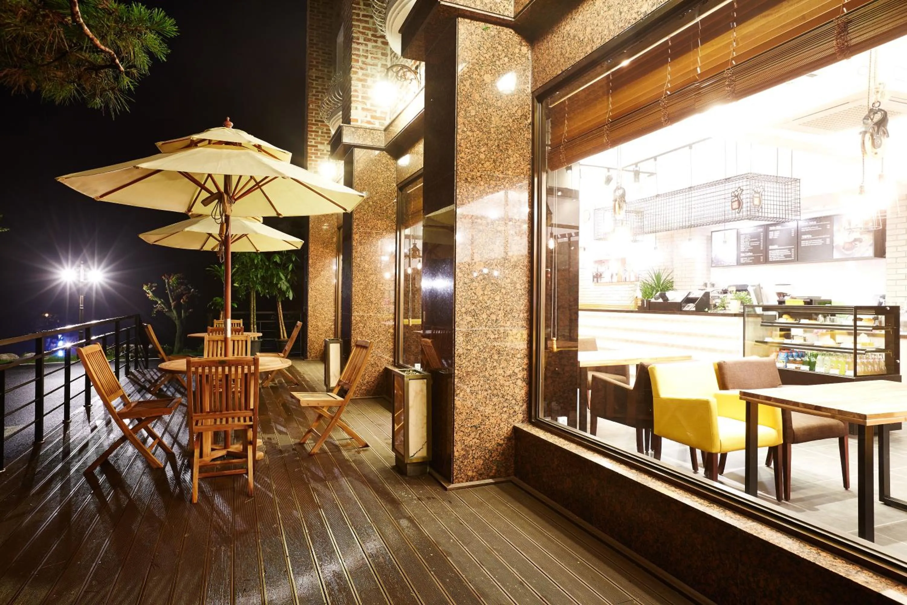 Balcony/Terrace, Restaurant/Places to Eat in Cheongju Namoo Hotel