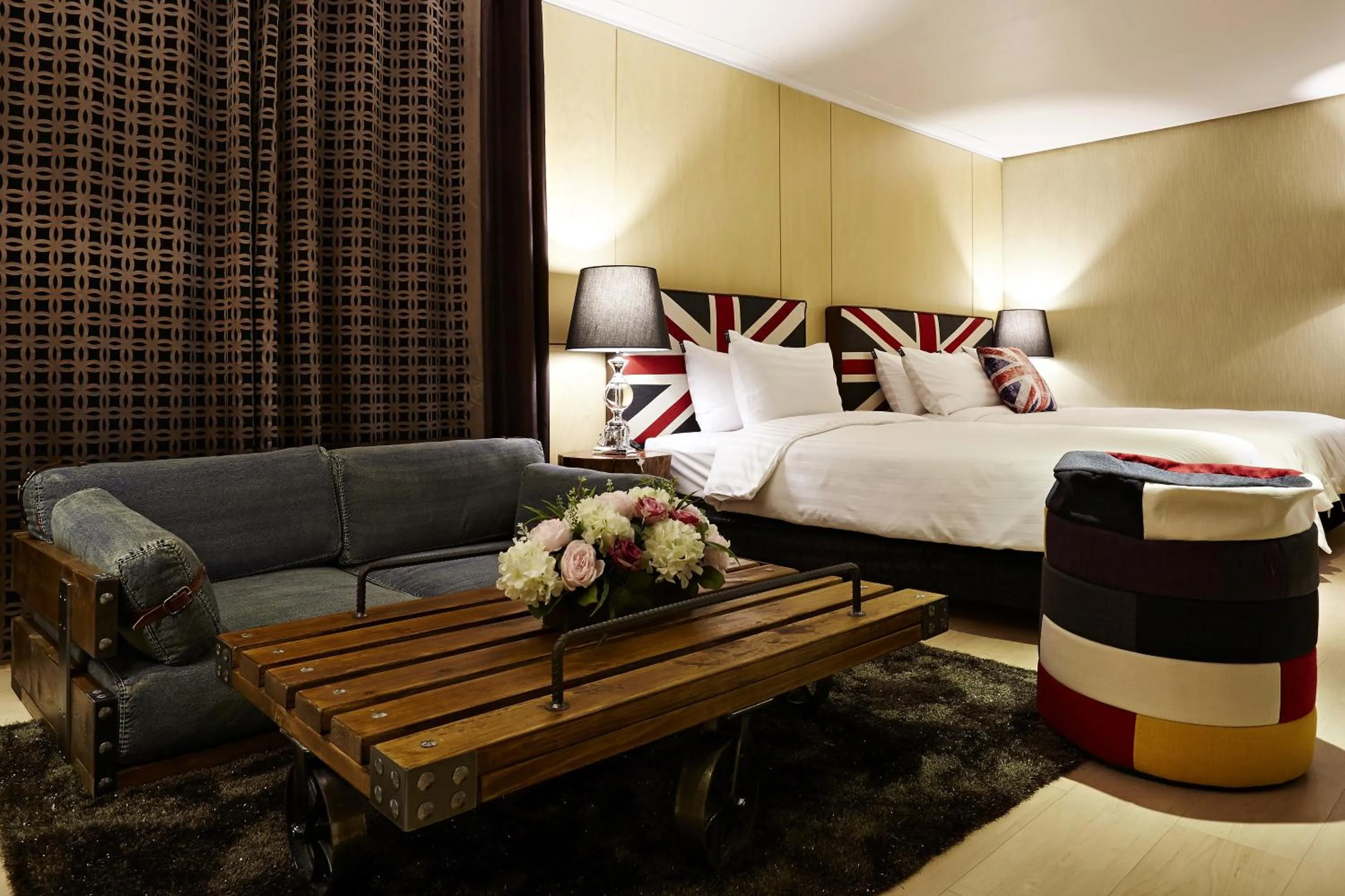 Photo of the whole room, Bed in Cheongju Namoo Hotel