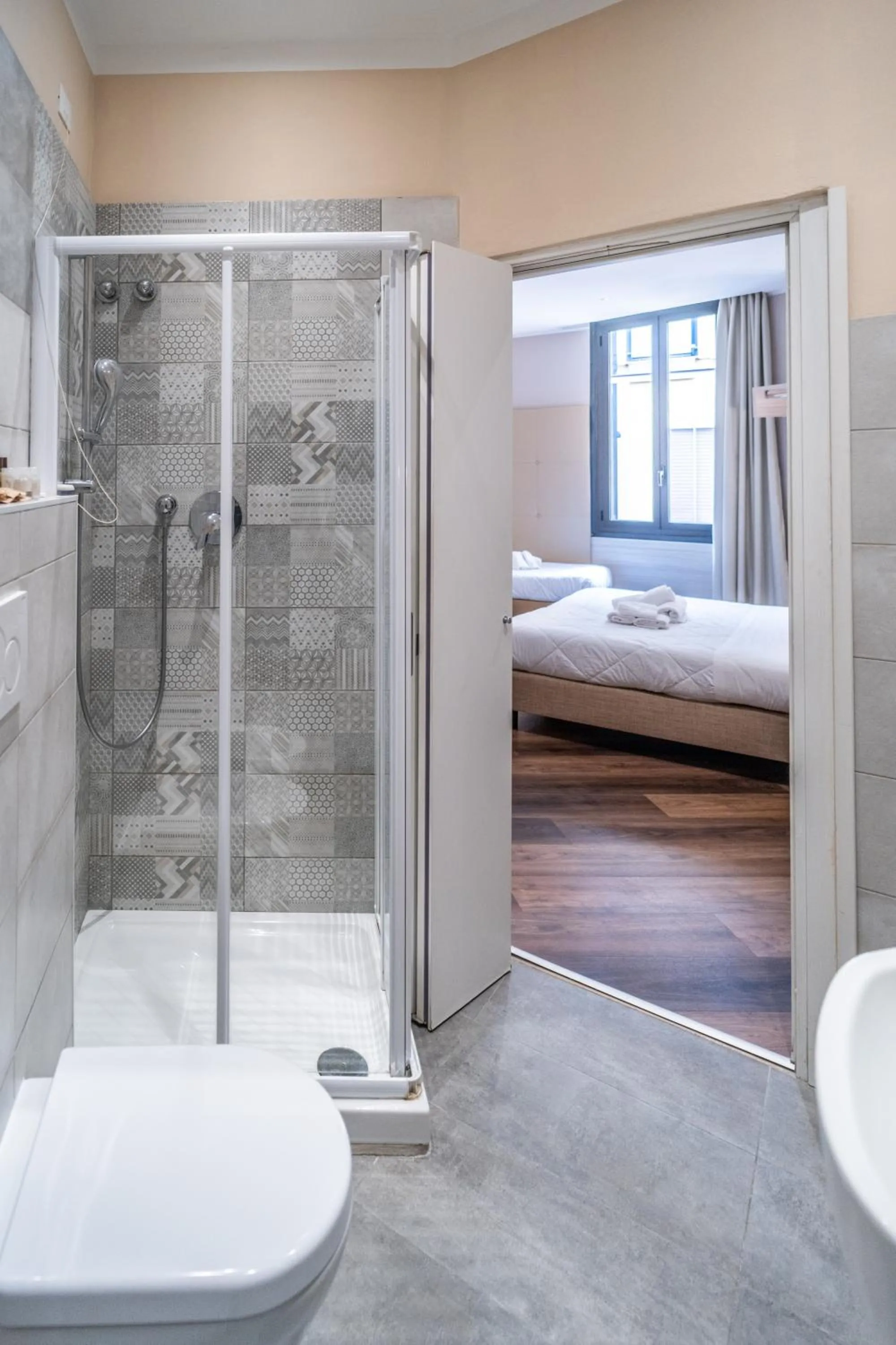 Photo of the whole room, Bed in Hotel Globo Suite-Correnti hotels