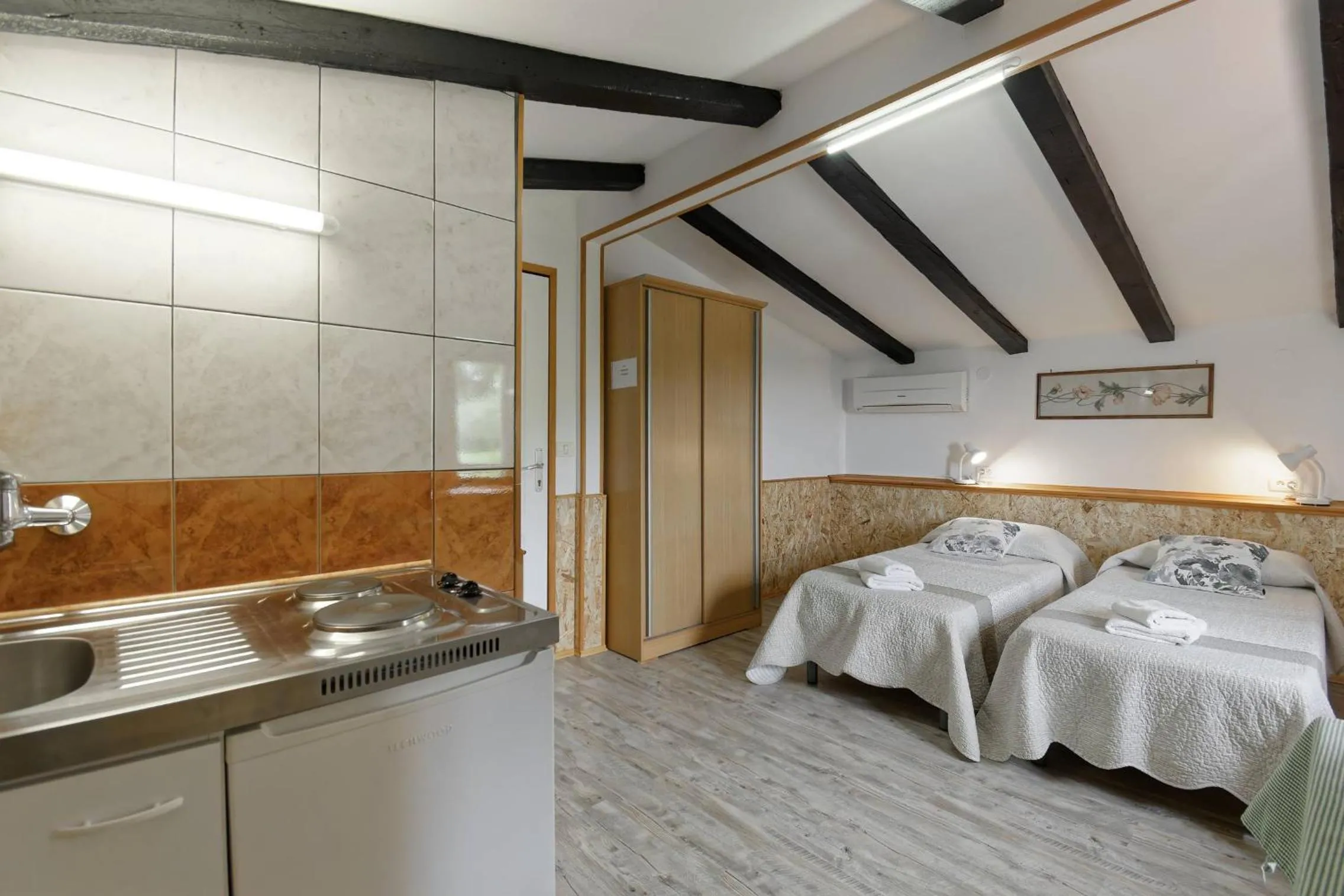 Kitchen or kitchenette, Bed in Apartments Smile by Rent Istria