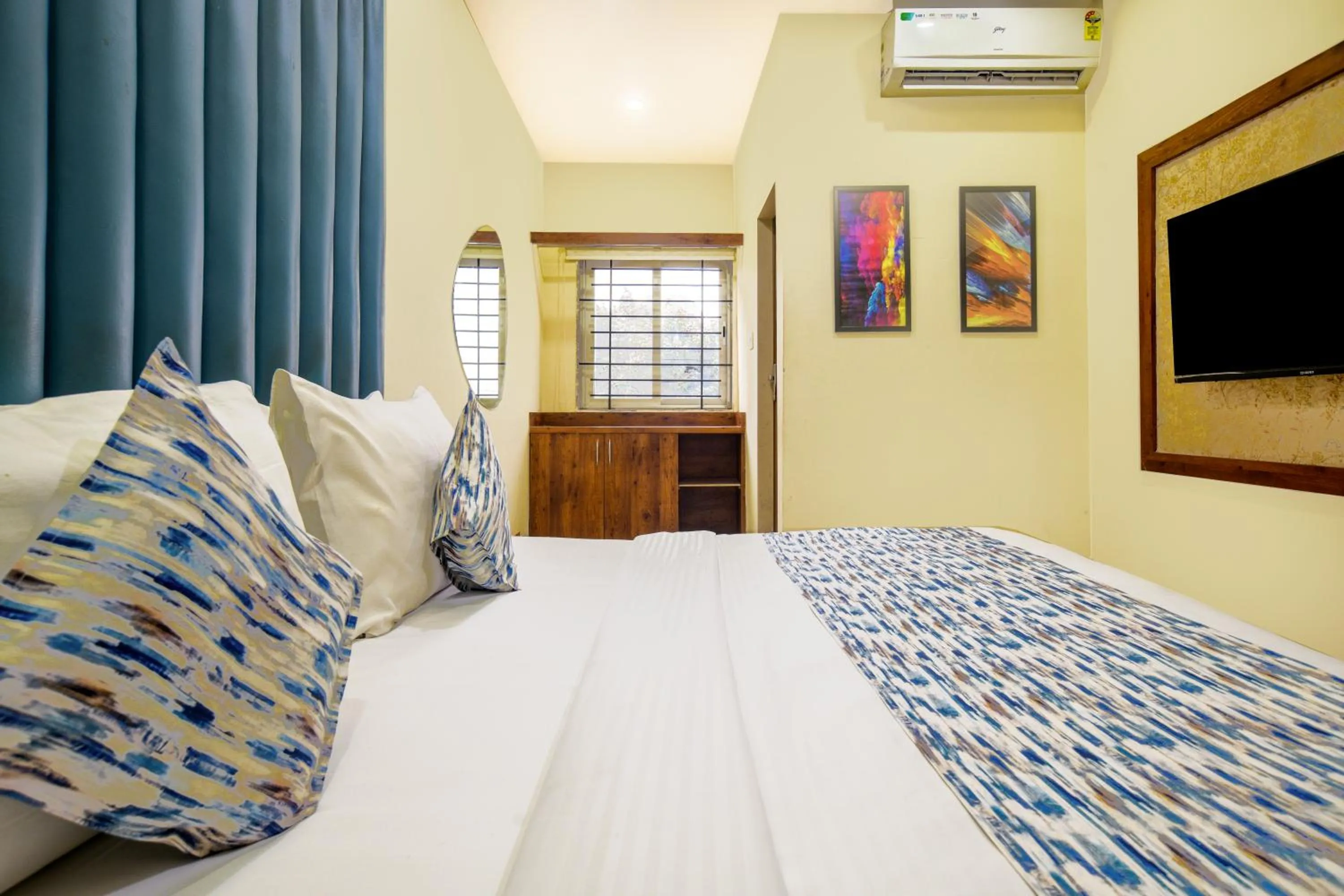 Photo of the whole room in Hotel One Stay