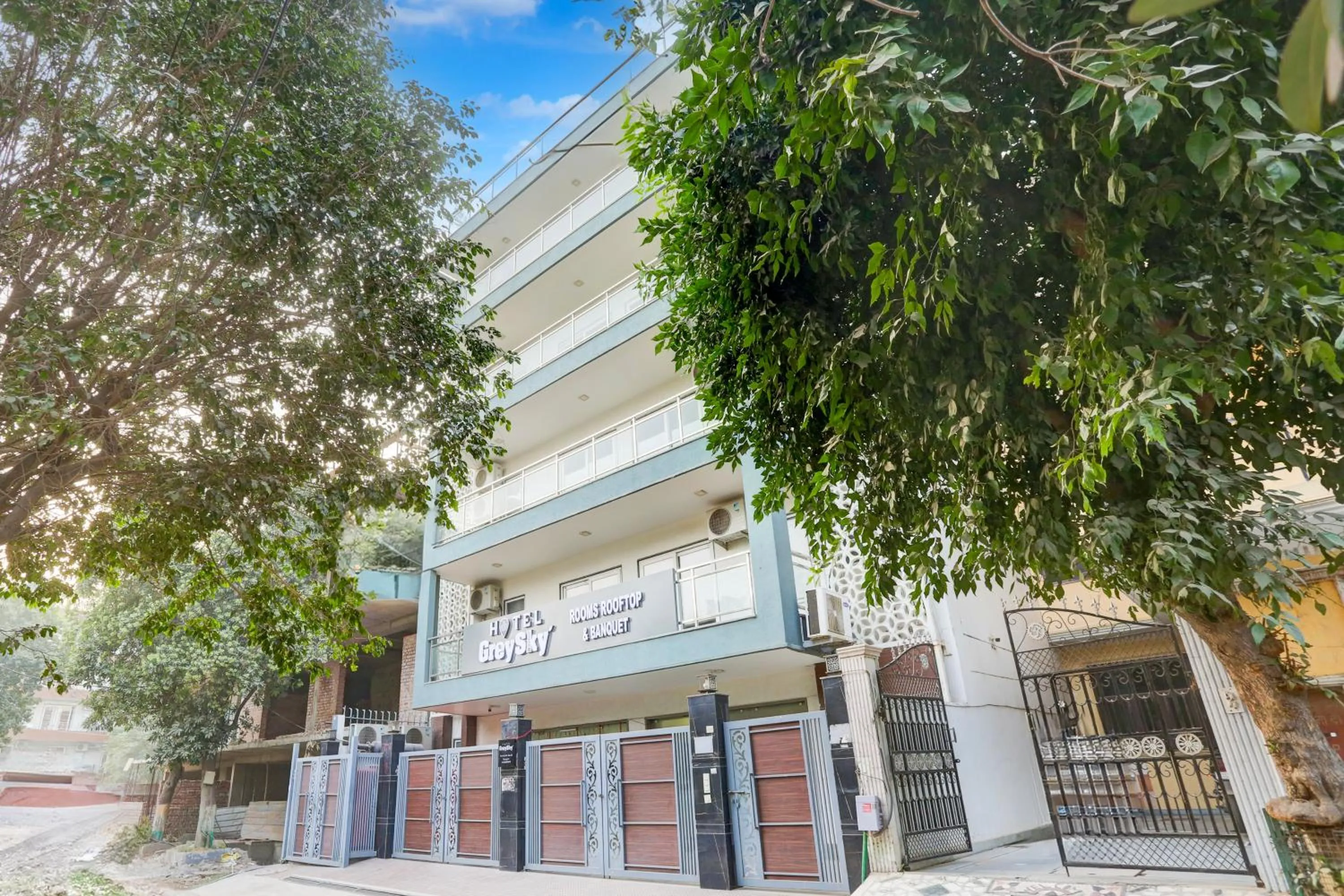 Property building in Hotel Grey Medicity Modern Rooms, Prime Location, Affordable Rates I Near Medanta