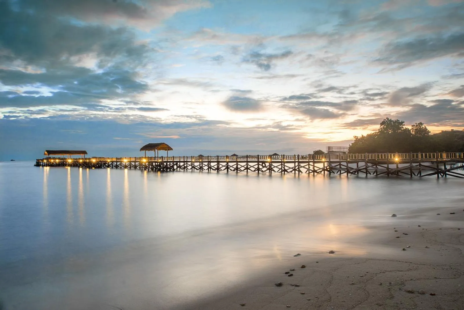 Beach in Sudamala Resort, Seraya, Flores