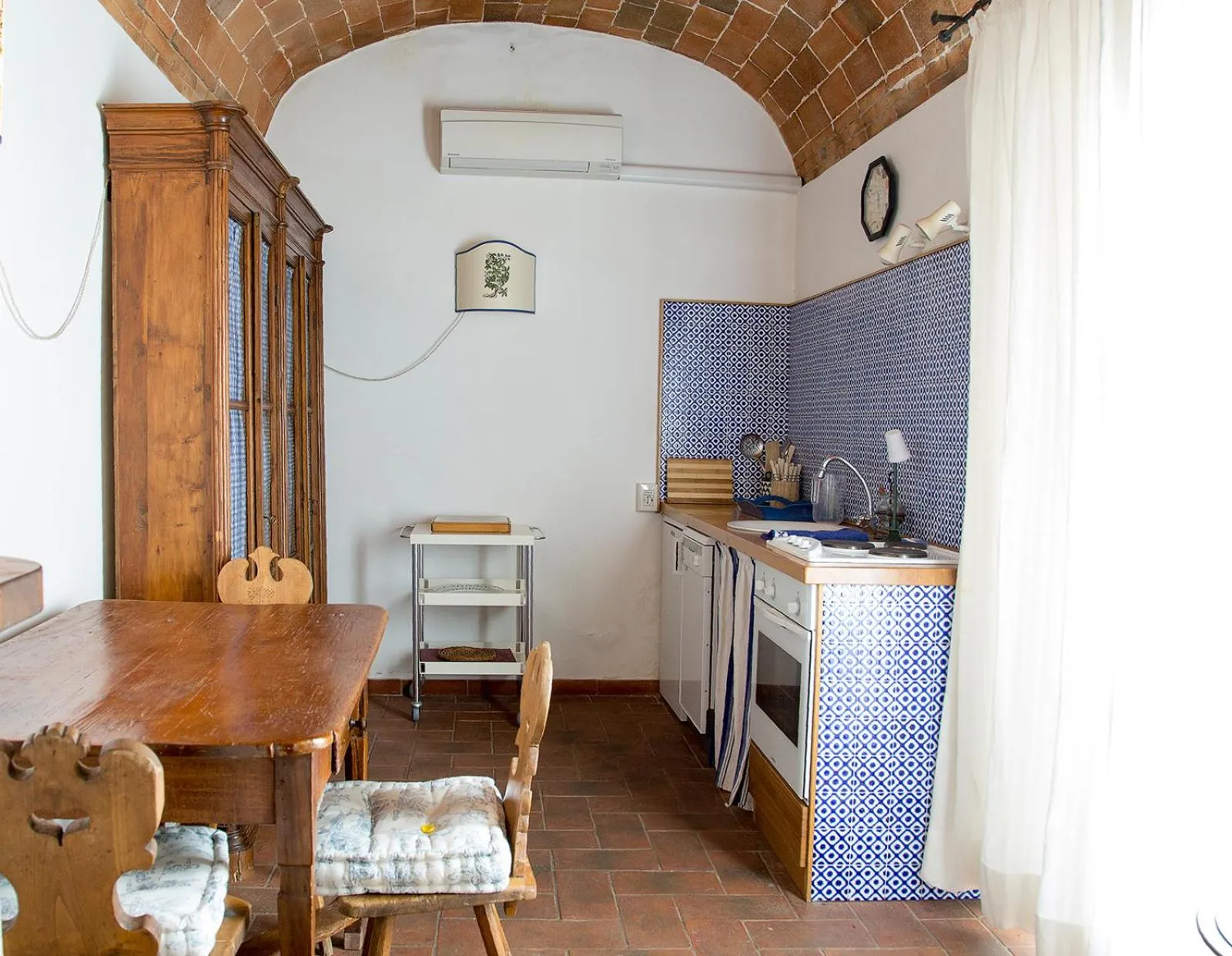 Kitchen or kitchenette in La Casa Gialla