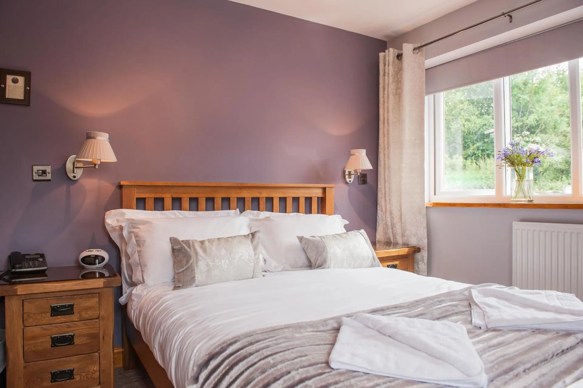 Bed in The Little Crown Inn