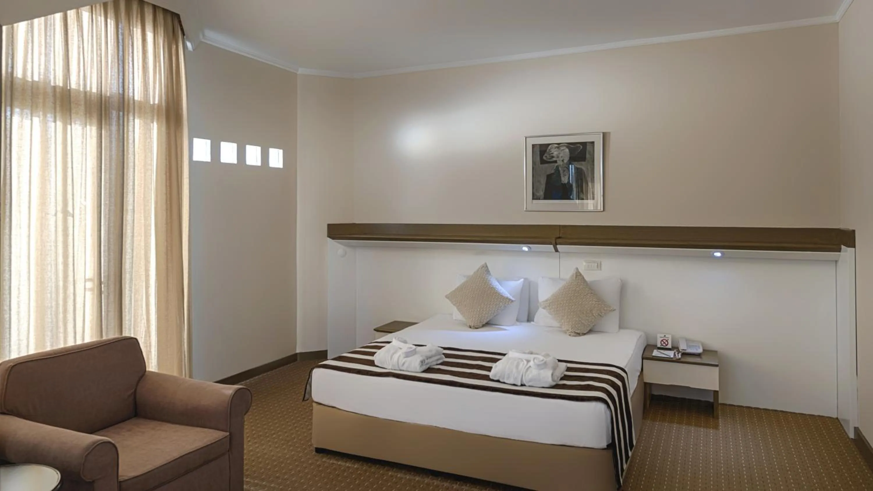 Photo of the whole room, Bed in Green Max Hotel