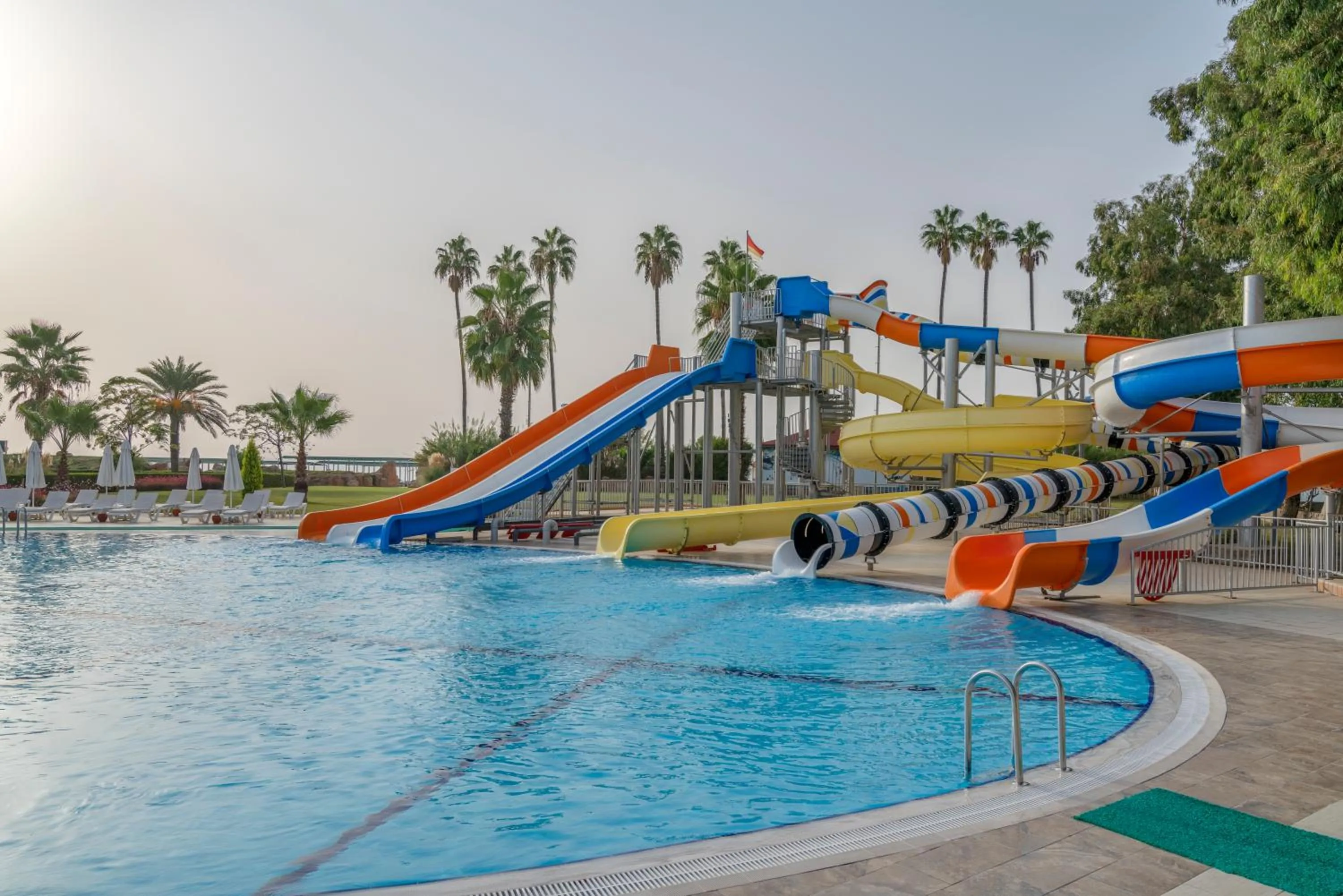 Swimming pool in Green Max Hotel