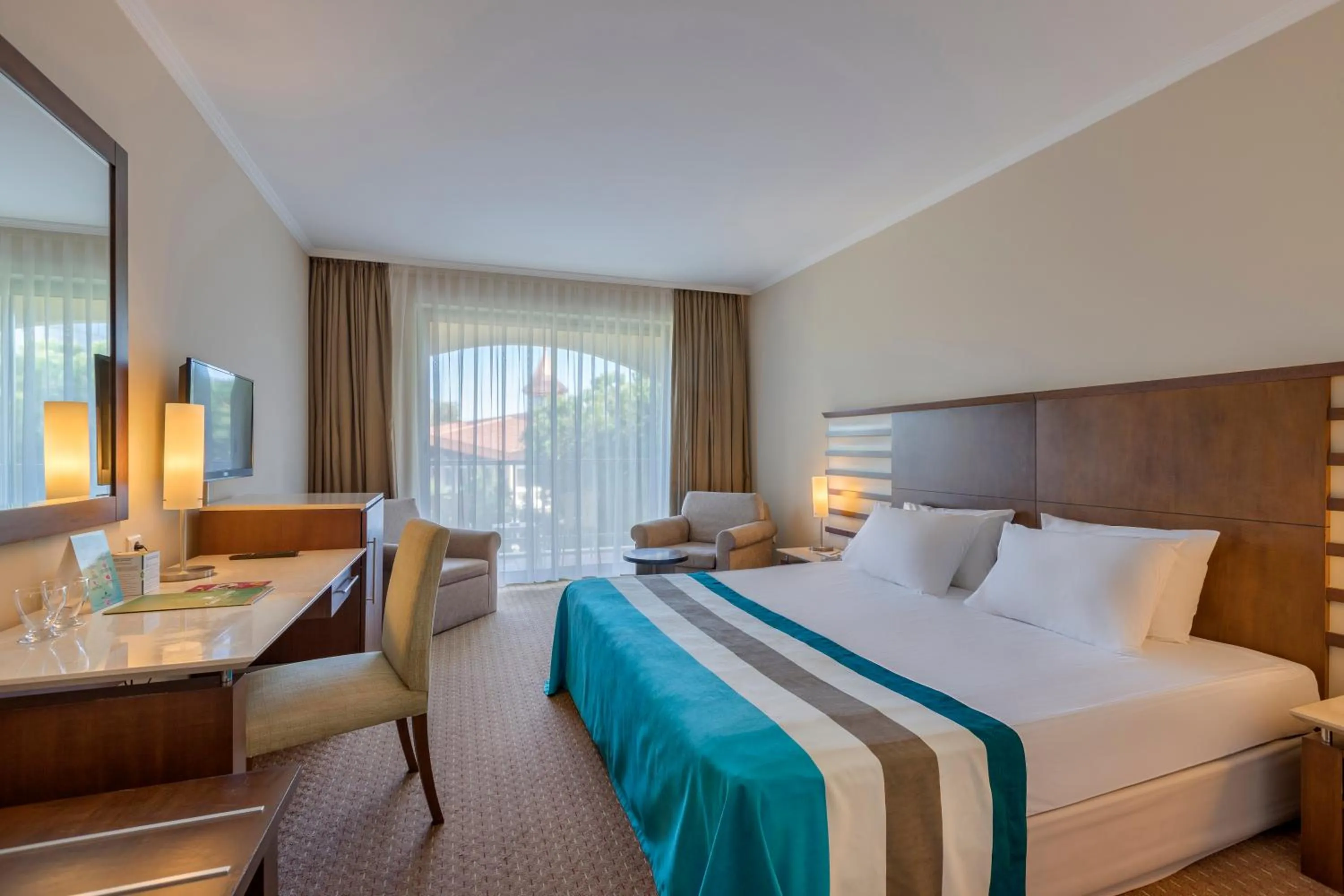 Photo of the whole room, Bed in Green Max Hotel