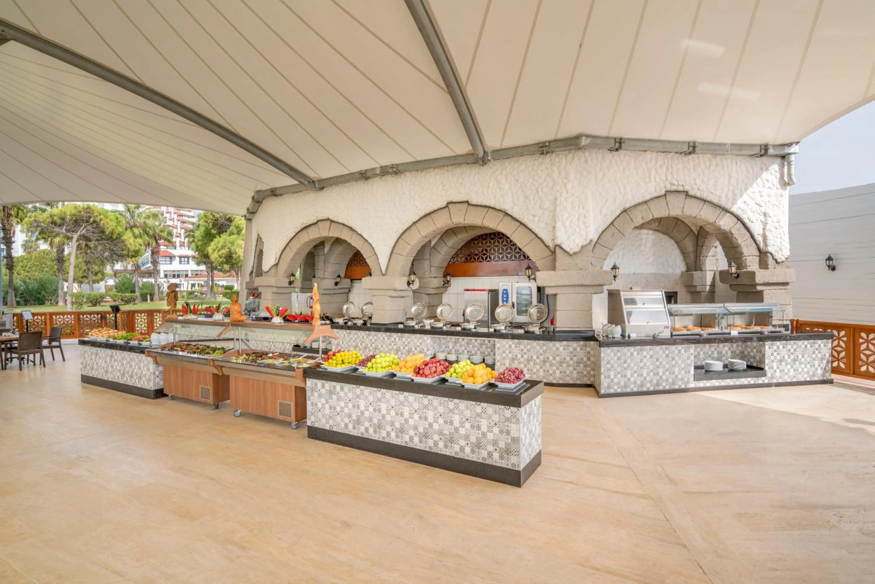 Restaurant/places to eat in Green Max Hotel