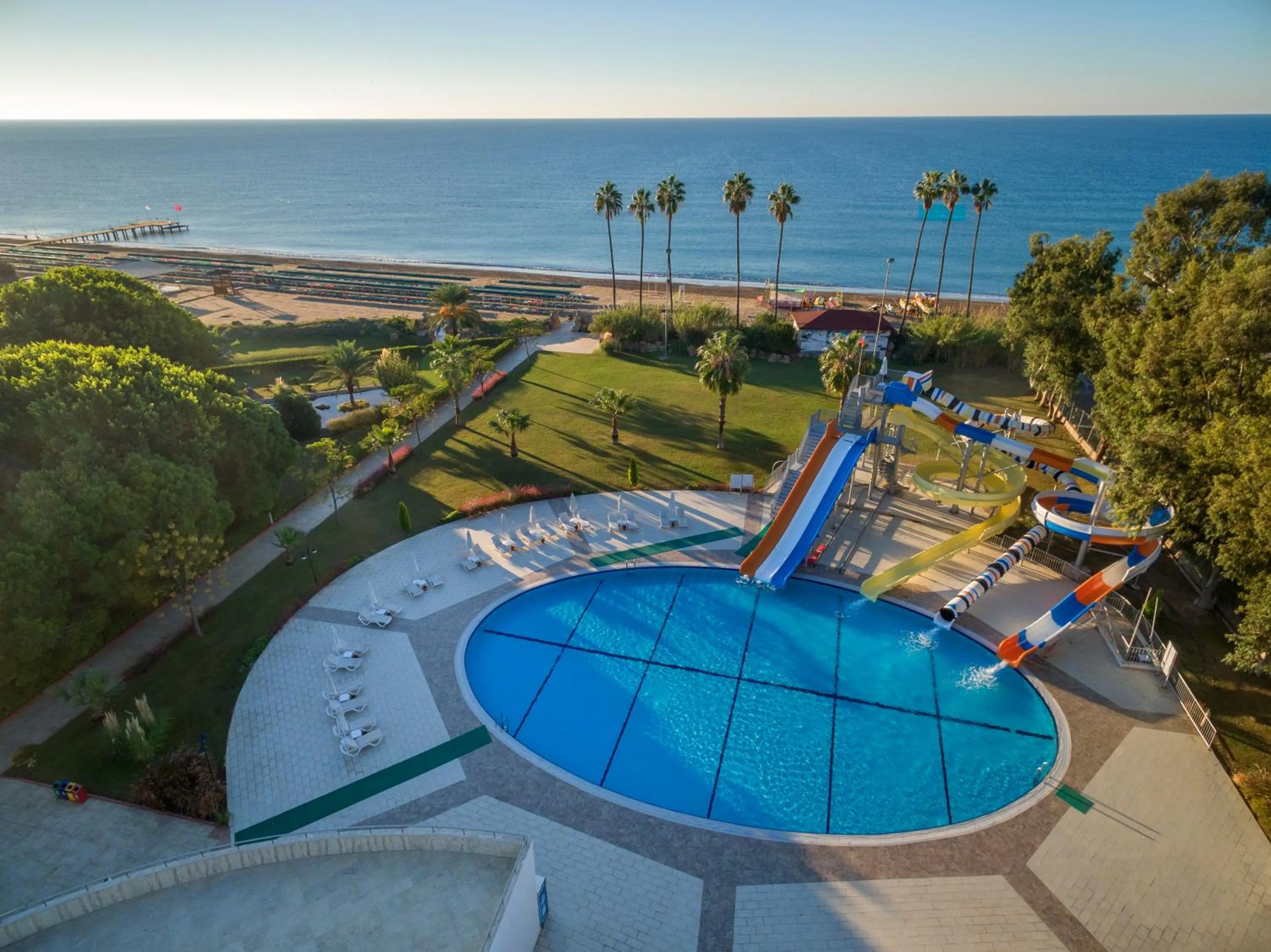Swimming pool in Green Max Hotel
