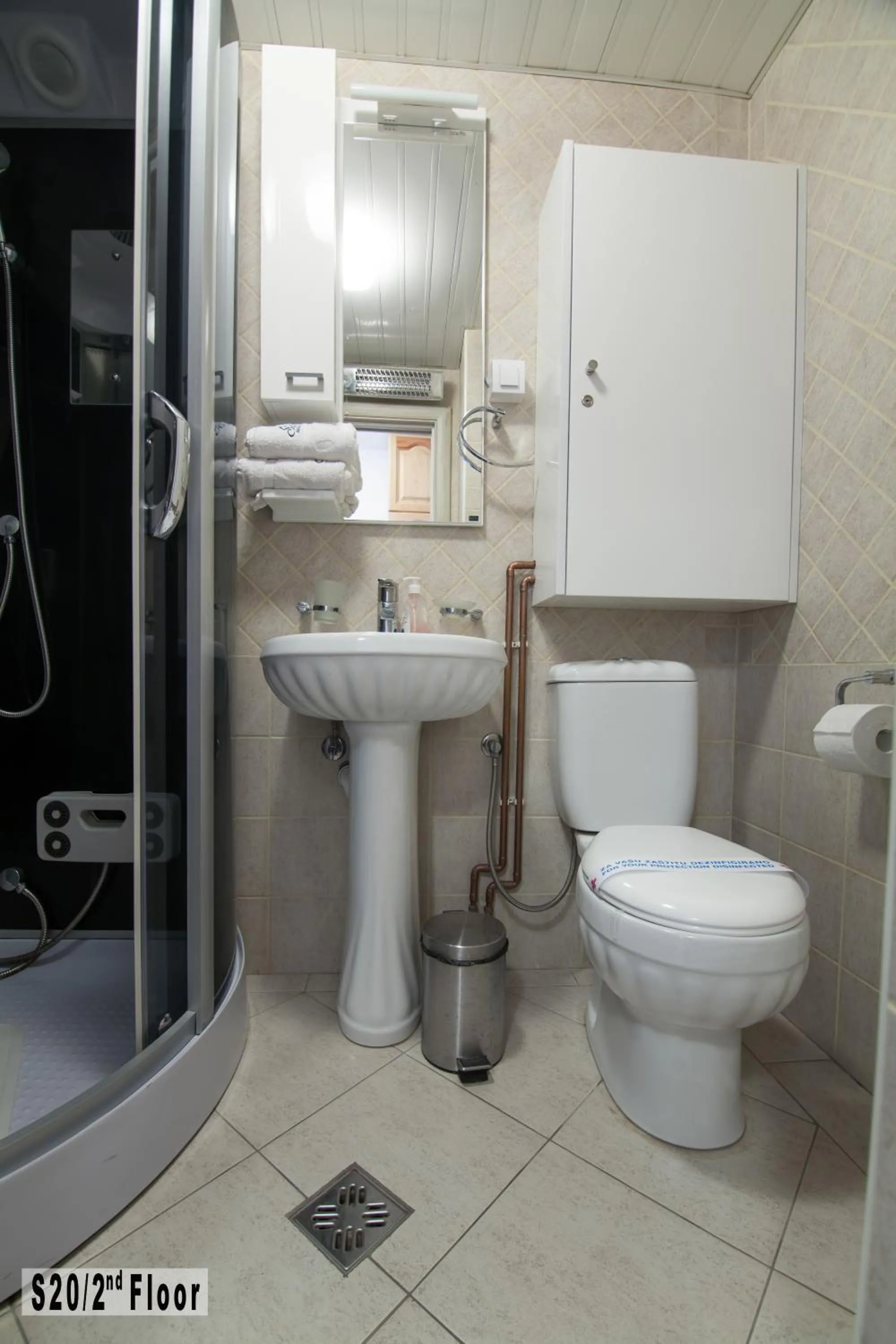 Shower in Šišarka Apartmani Zlatibor