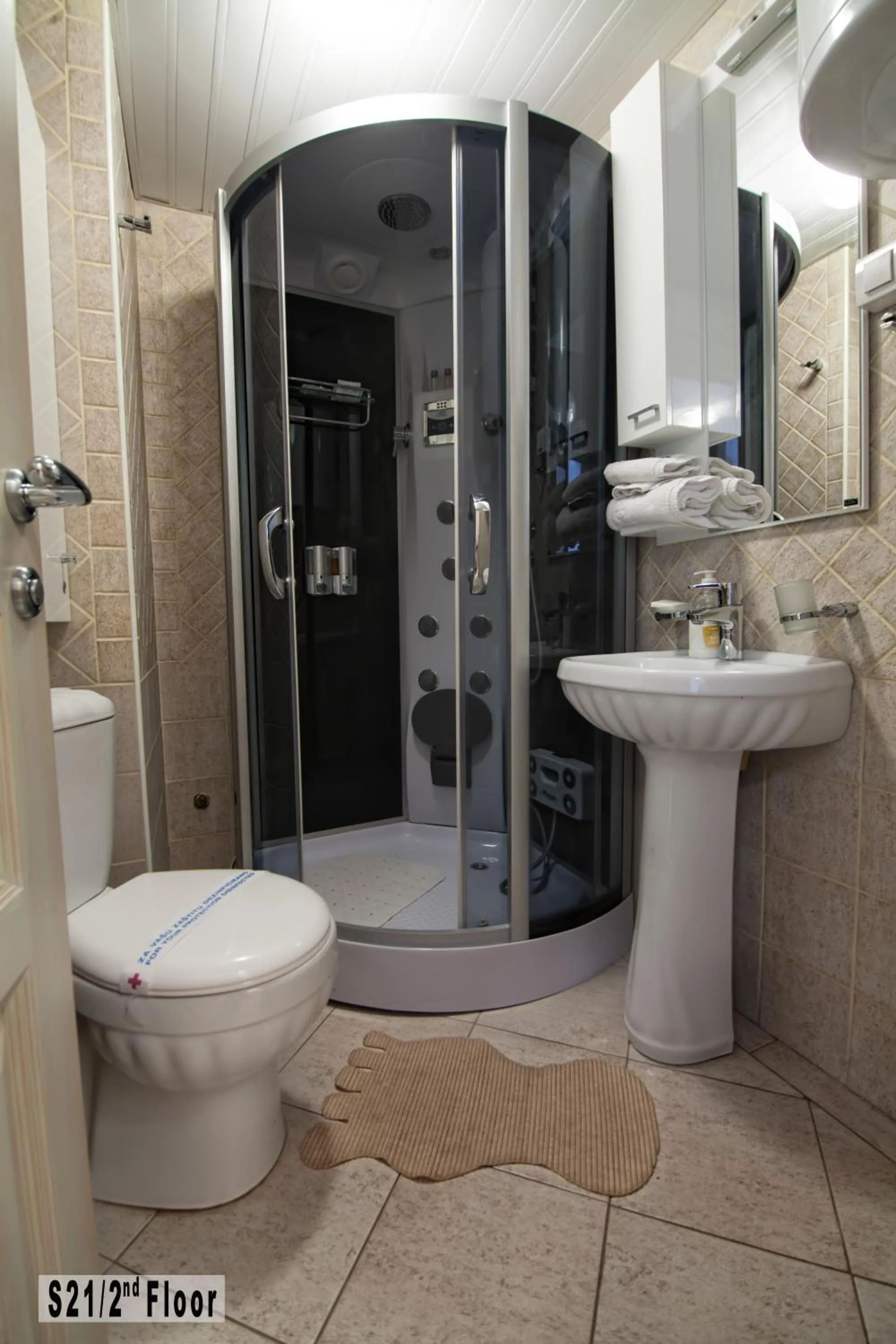 Shower in Šišarka Apartmani Zlatibor