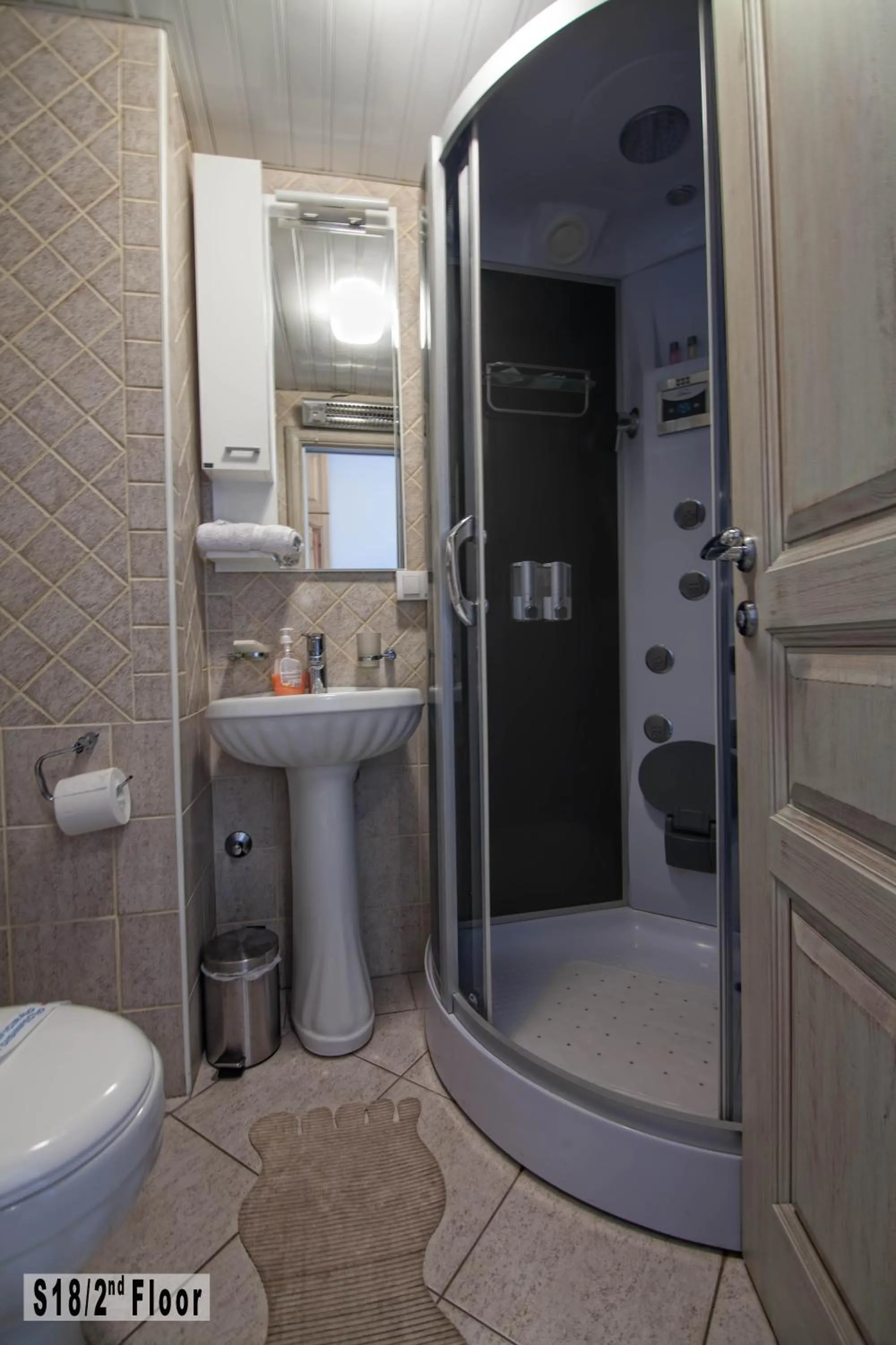Shower in Šišarka Apartmani Zlatibor